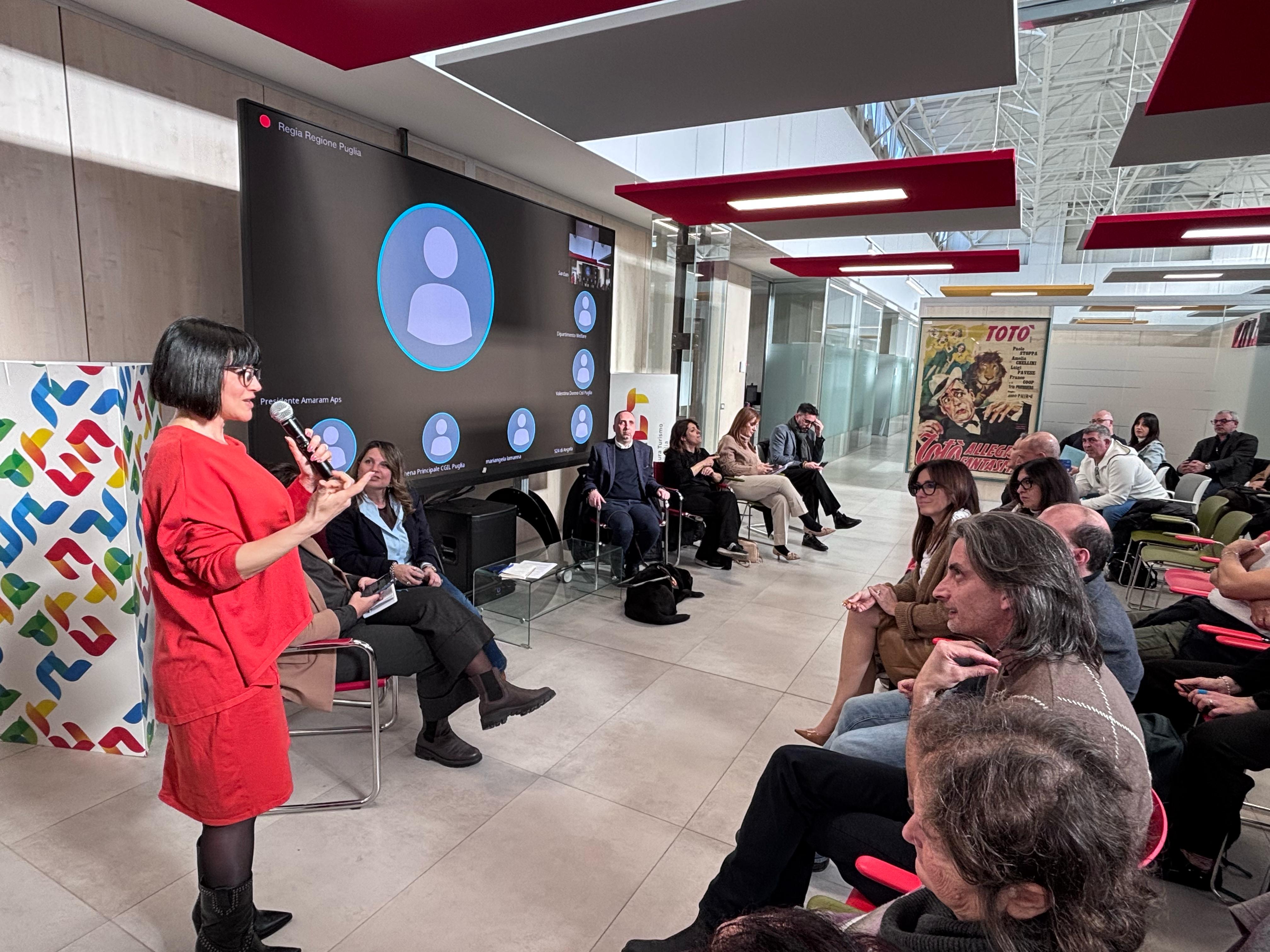 Galleria Accessibilità della Cultura, grande partecipazione al Tavolo di confronto con l’assessora regionale Matrangola e il Garante delle Persone con disabilità Giampietro - Diapositiva 3 di 4