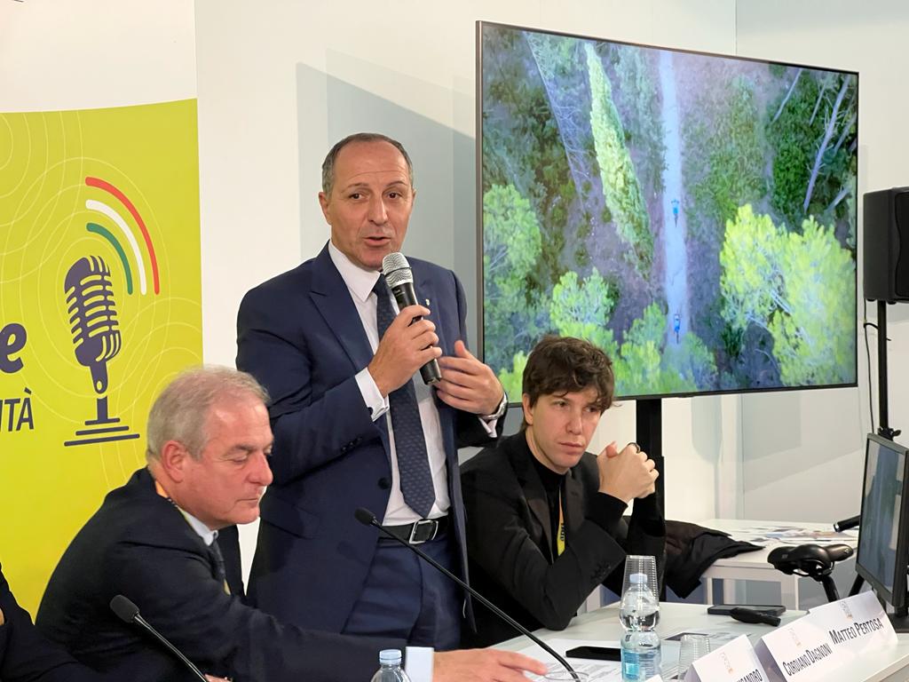 Galleria Turismo sostenibile: siglato l’accordo di cooperazione tra Regione Puglia e ANCI Puglia per lo sviluppo di cammini e bike economy - Diapositiva 5 di 9
