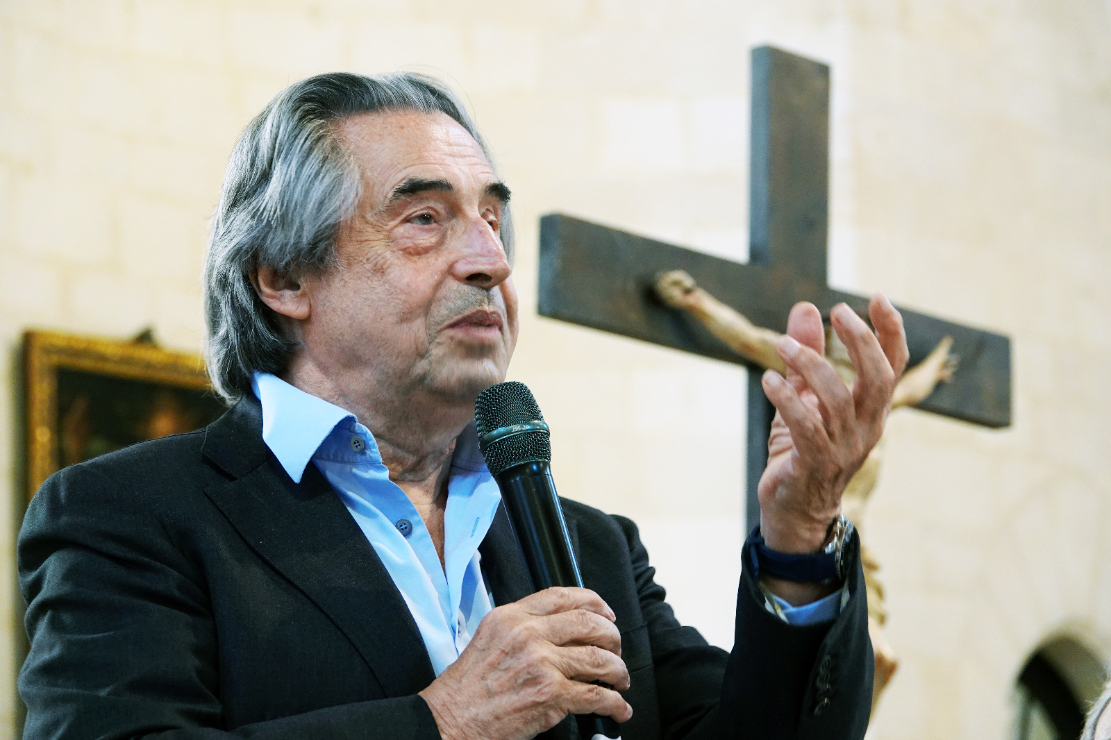 Galleria CONVERSANO, LA FIRMA DEL MAESTRO MUTI SULLA LEGGE PUGLIESE SULLE BANDE MUSICALI: “SIA DI ESEMPIO PER IL PAESE”. EMILIANO: “LA PUGLIA SI RIAPPROPRIA DELLA SUA IDENTITÀ” - Diapositiva 13 di 15