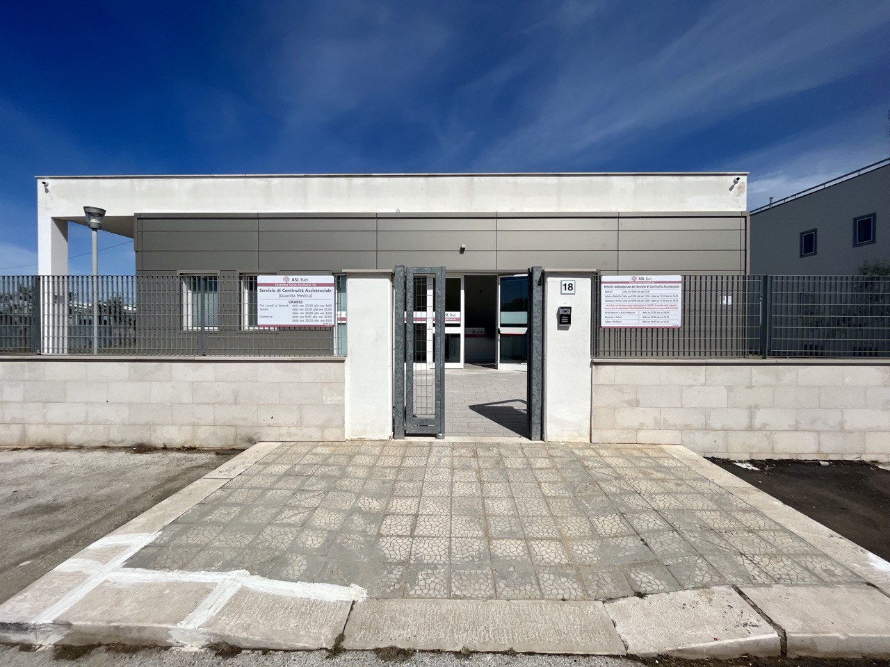 Galleria Inaugurato da Emiliano e Palese il nuovo presidio territoriale di salute a Cellamare  con centro vaccinazioni, sala prelievi e guardia medica - Diapositiva 4 di 4