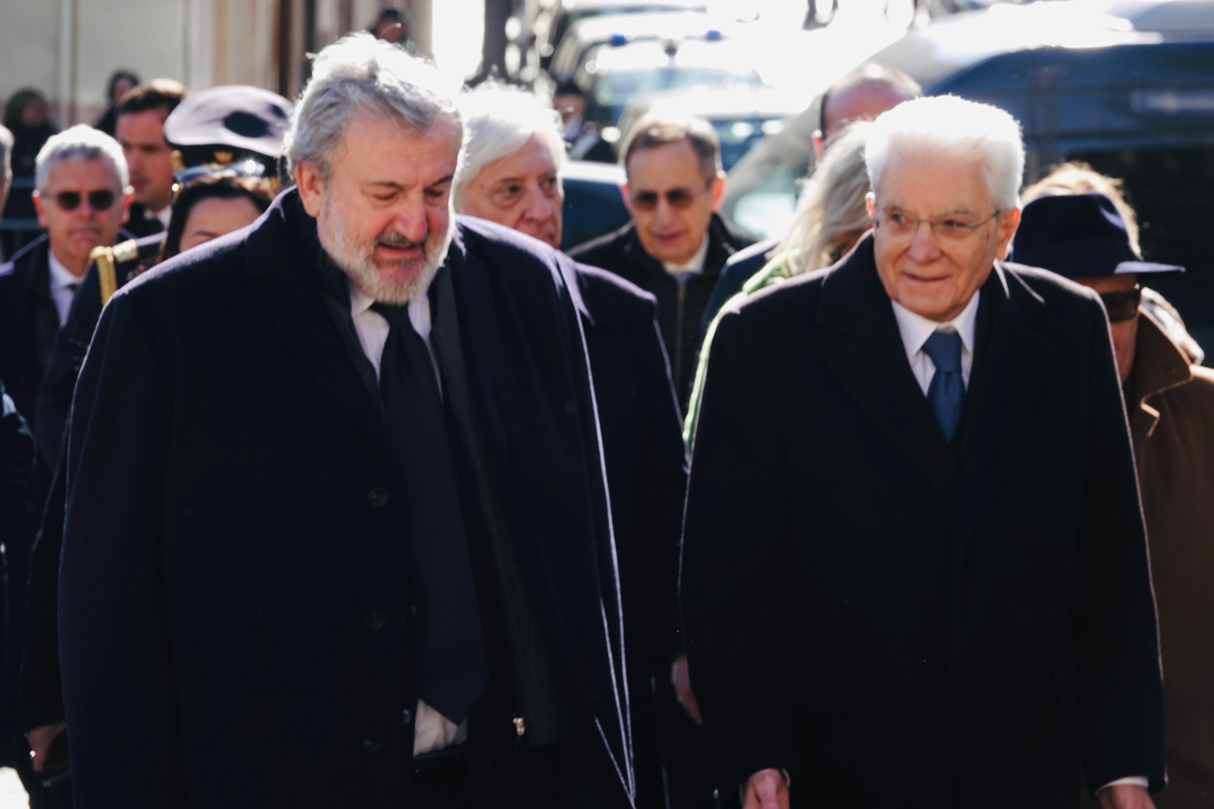 Galleria Il presidente della Repubblica Sergio Mattarella e il presidente della Regione Puglia Michele Emiliano alla mostra sulle stragi nazifasciste nella Guerra di Liberazione 1943-1945 - Diapositiva 3 di 17