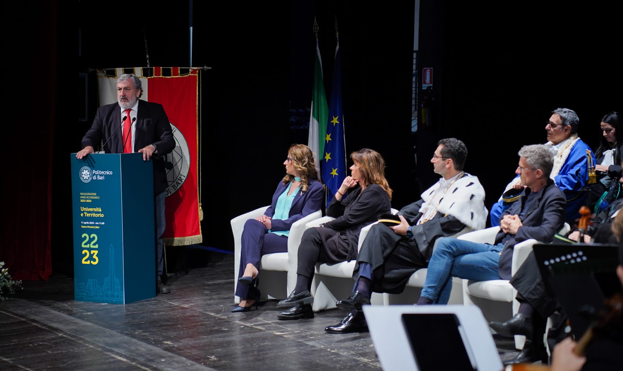 Galleria Il presidente Emiliano all’inaugurazione dell’anno accademico del Politecnico di Bari - Diapositiva 7 di 12