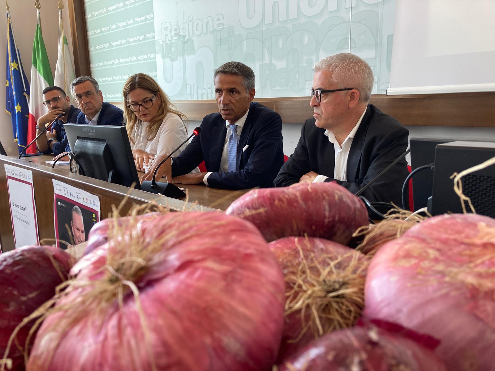 Galleria Festa della Cipolla Rossa di Acquaviva delle Fonti: presentata l’edizione 2025 - Diapositiva 1 di 3