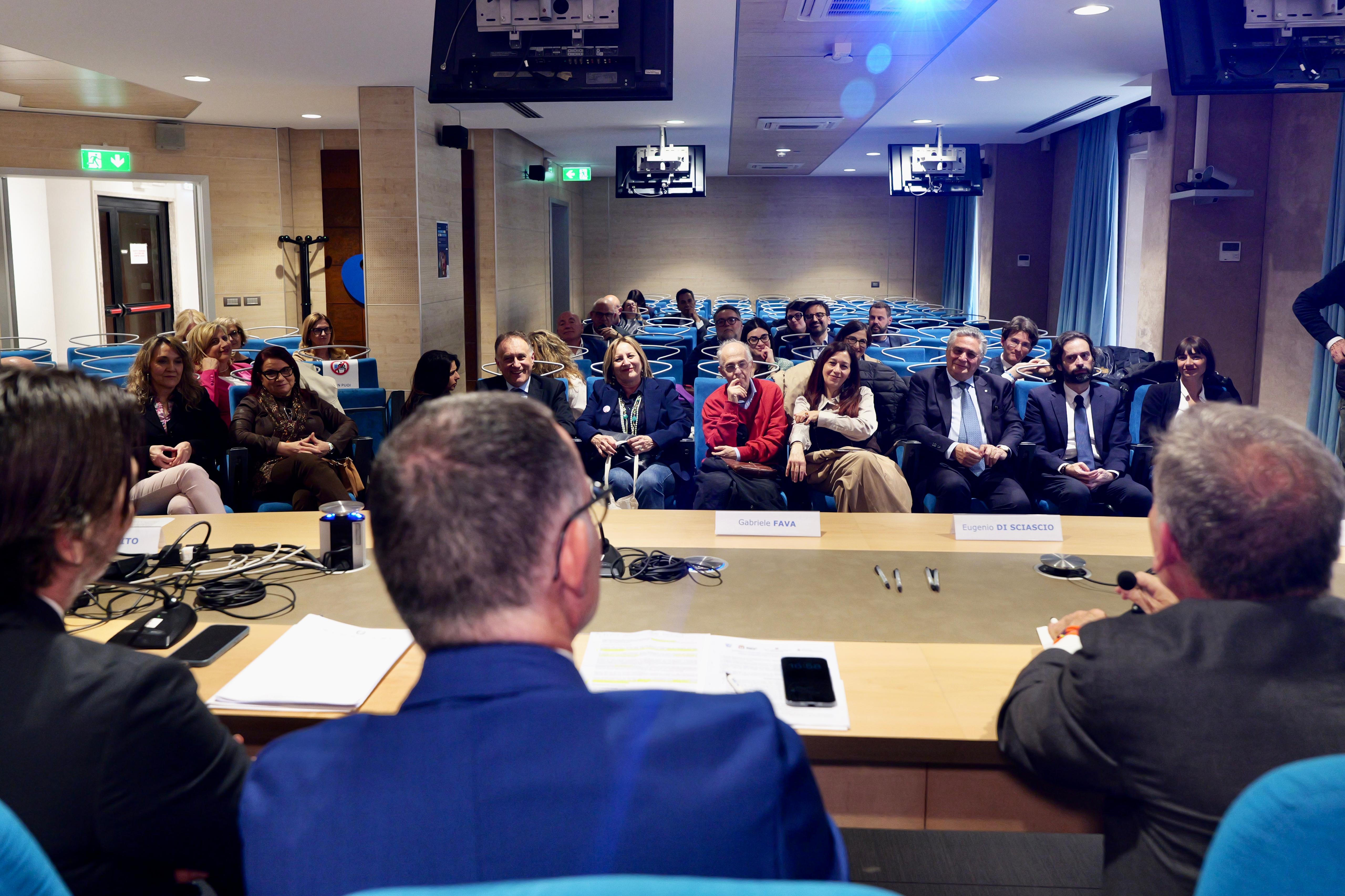Galleria Apprendistato duale, dal prossimo anno scolastico la prima sperimentazione negli istituti tecnici e professionali della Puglia - Diapositiva 1 di 11