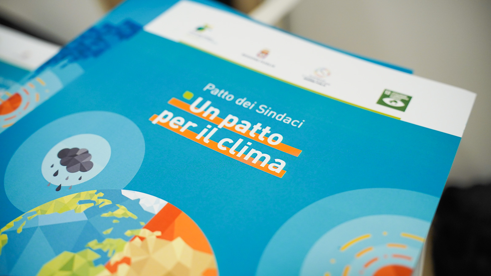 Galleria “Patto dei sindaci per il clima e l'energia”: la Regione Puglia e la regione francese della Loira insieme per contrastare i cambiamenti climatici - Diapositiva 1 di 9
