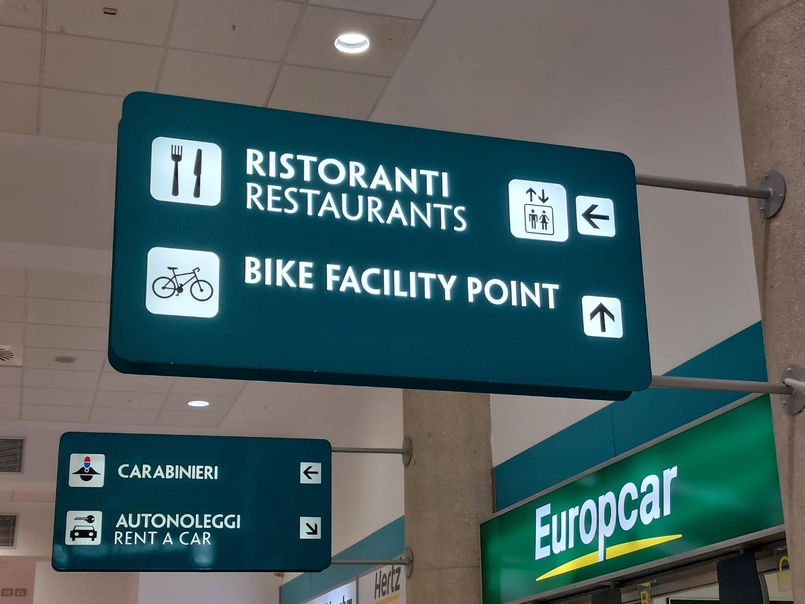 Galleria Trasporti, l’aeroporto di Bari è il primo bike friendly. Inaugurata la prima postazione per montaggio e smontaggio biciclette per i cicloturisti - Diapositiva 7 di 15