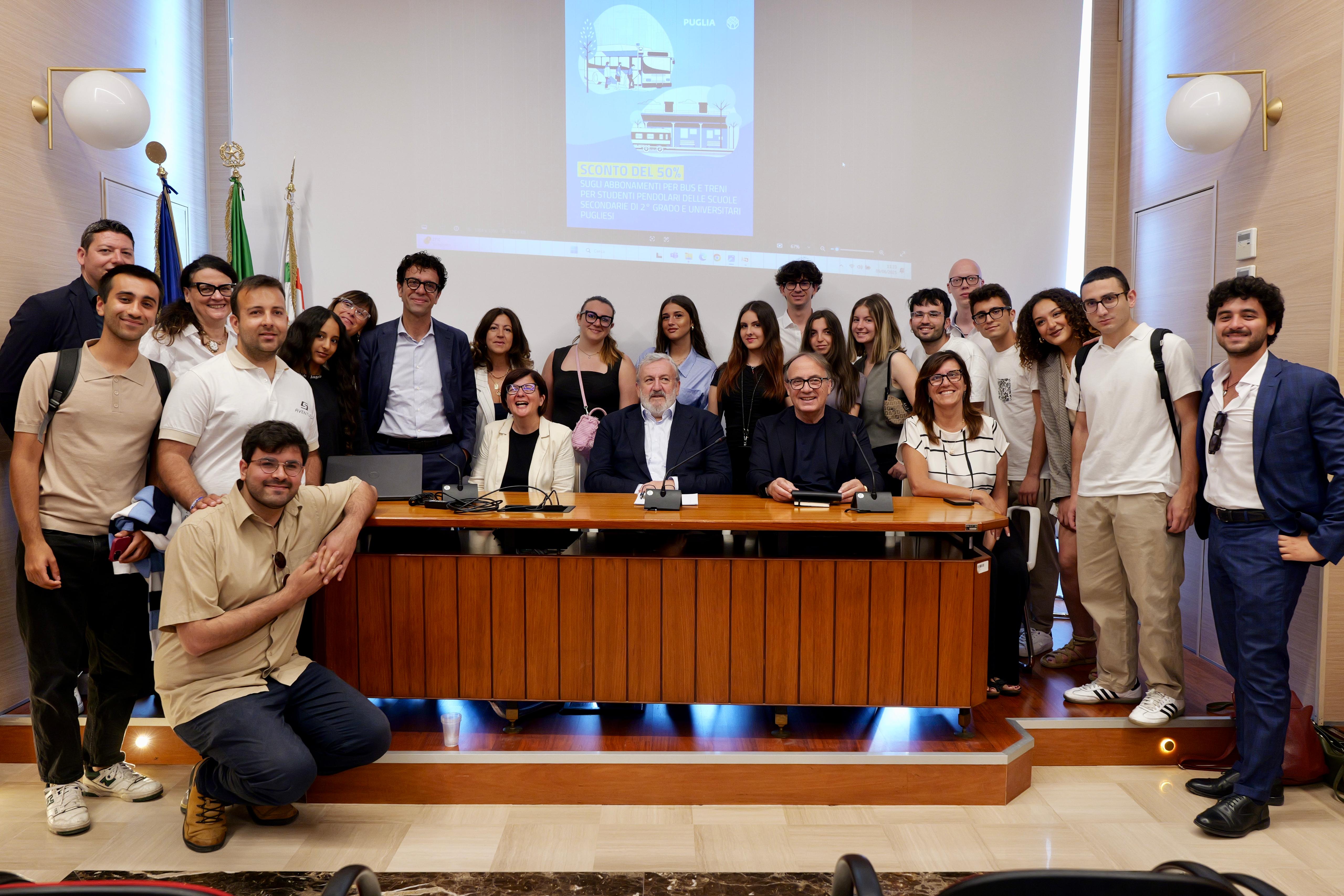 Galleria Diritto alla mobilità e allo studio, sconti del 50% sugli abbonamenti mensili del TPL per gli studenti pendolari per il prossimo anno scolastico e universitario - Diapositiva 10 di 13