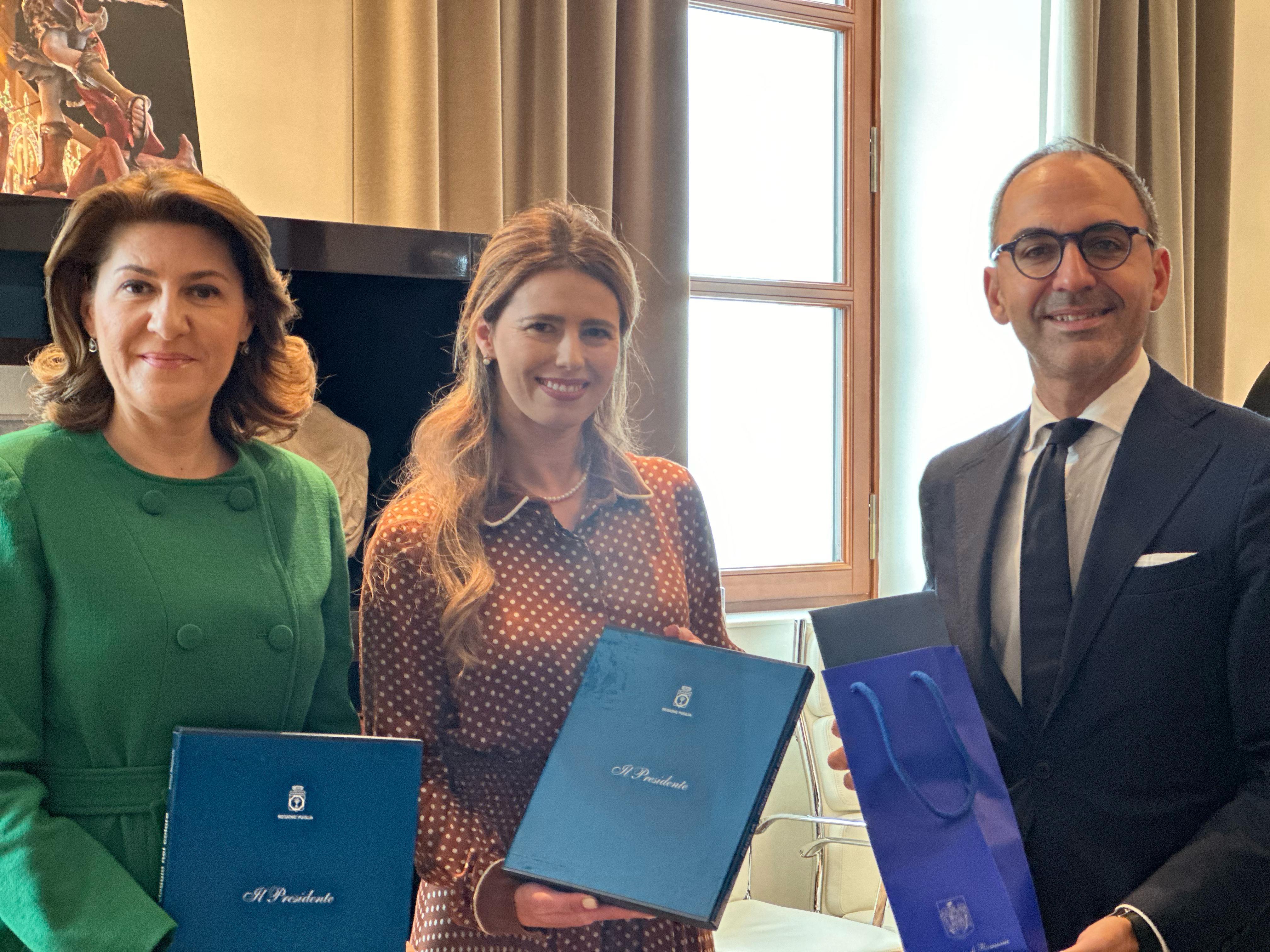 Galleria Il vice presidente della Regione Puglia Piemontese riceve  l’ambasciatrice di Romania in Italia - Diapositiva 3 di 4