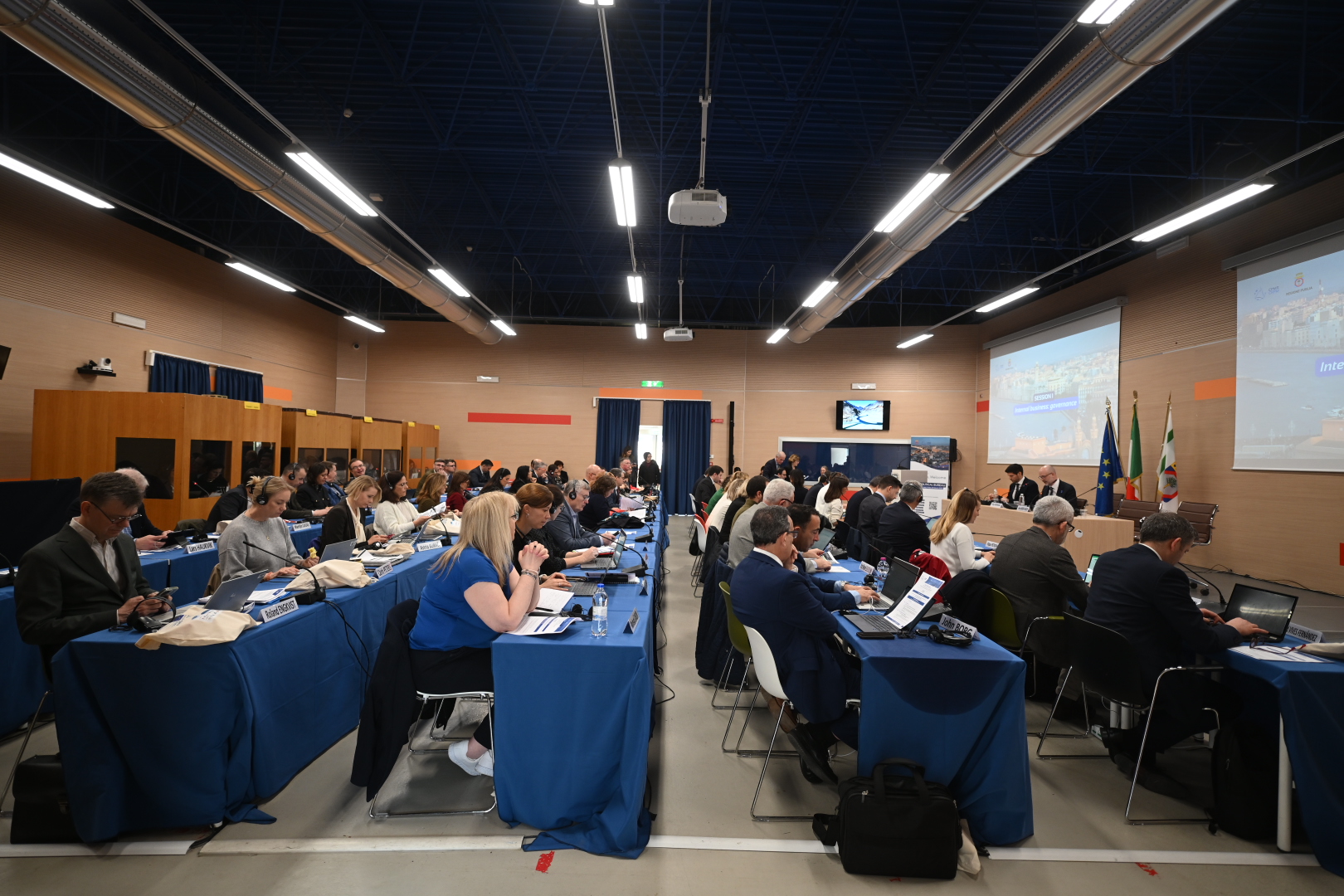 Galleria LE REGIONI MARITTIME AL CUORE DEL FUTURO DELL’EUROPA: L’UFFICIO POLITICO DELLA CRPM CHIEDE UNA MAGGIORE VOCE TERRITORIALE NELLE POLITICHE E NEL BILANCIO DELL’UE - Diapositiva 4 di 7