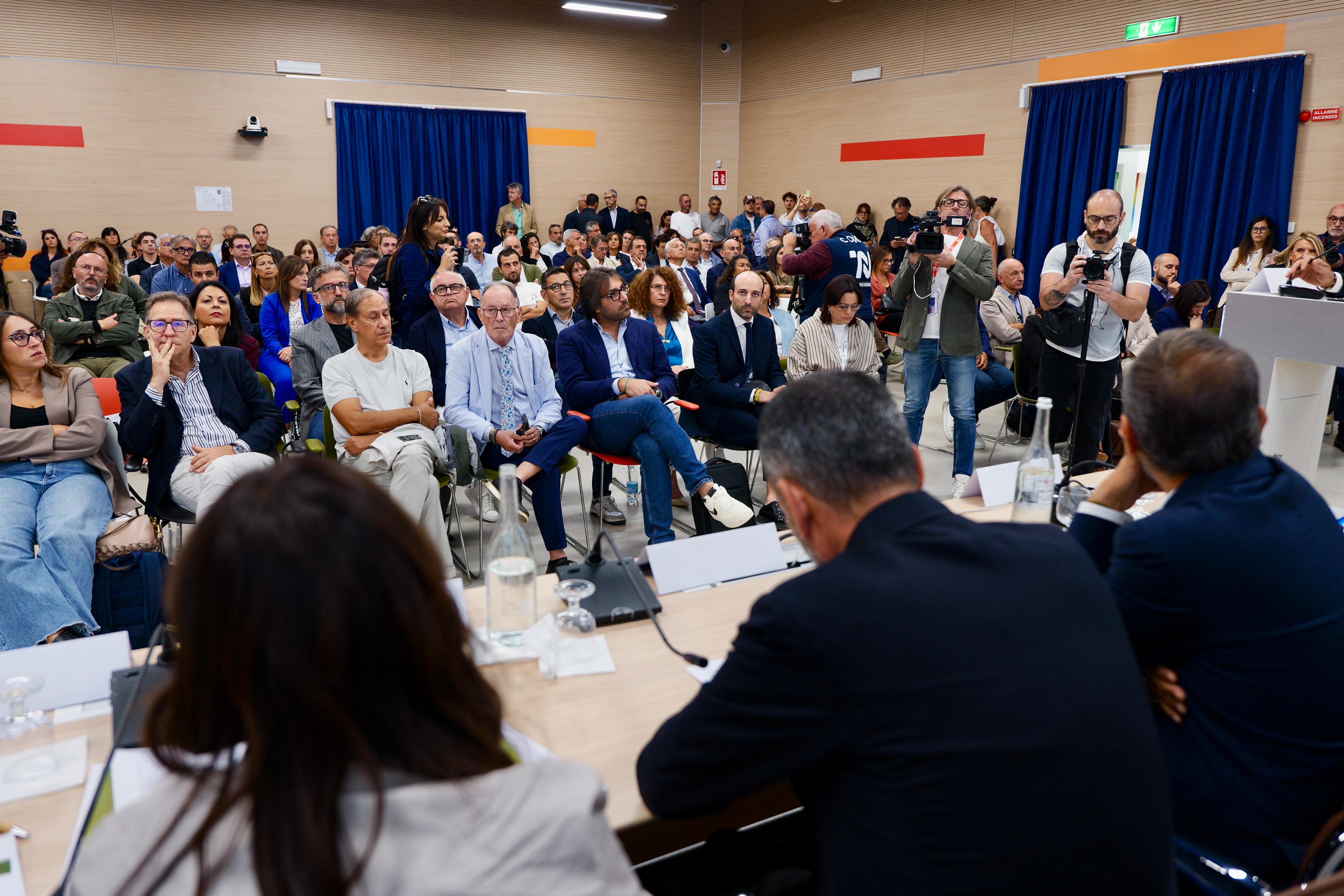 Galleria Fiera del Levante, si chiude la settimana di “Tutta la Puglia, abbiamo un programma da realizzare insieme”: 150 temi, oltre 500 interventi e quasi 3000 partecipanti - Diapositiva 4 di 24