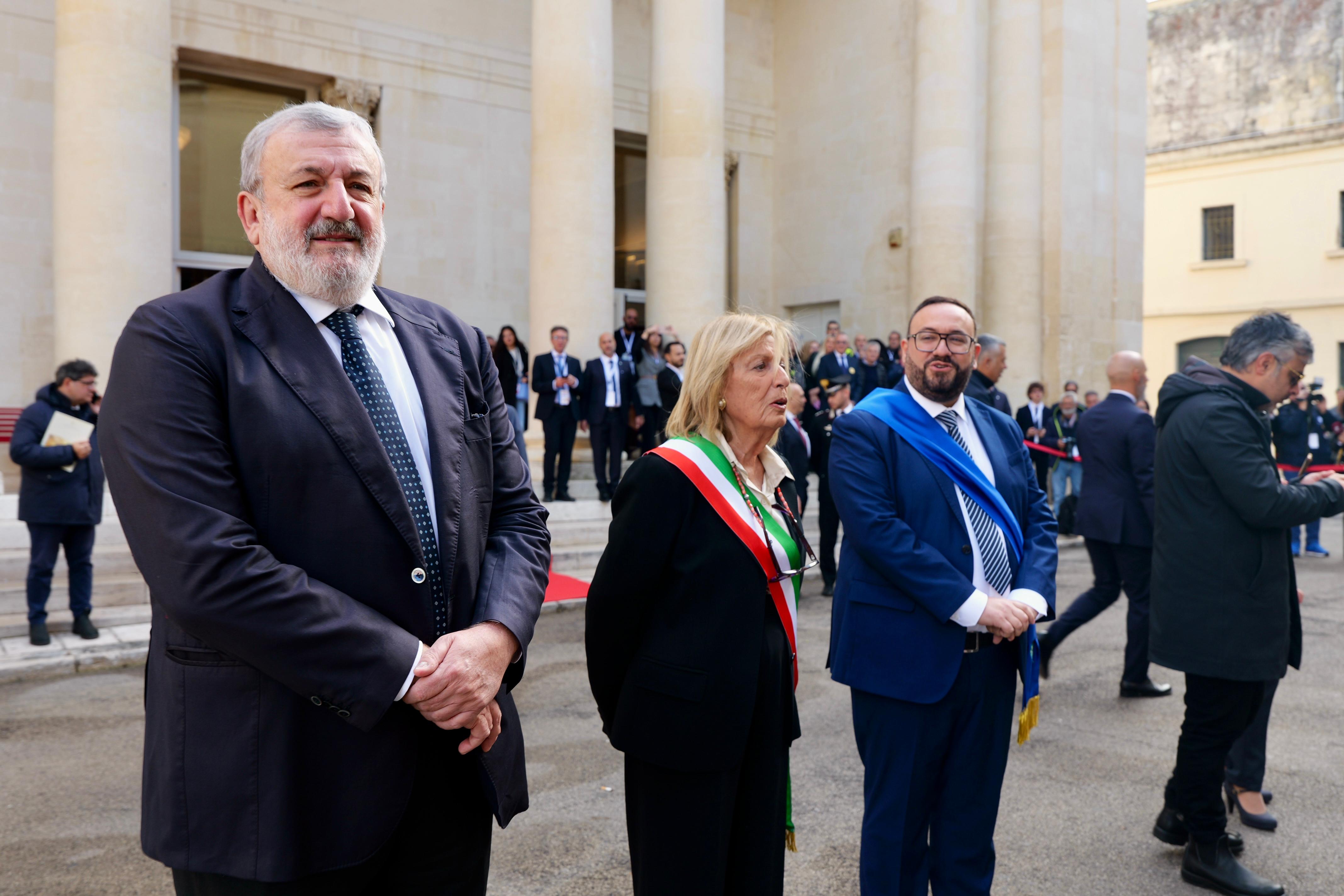 Galleria EMILIANO ALL’ASSEMBLEA NAZIONALE UPI A LECCE ALLA PRESENZA DEL PRESIDENTE MATTARELLA - Diapositiva 7 di 7