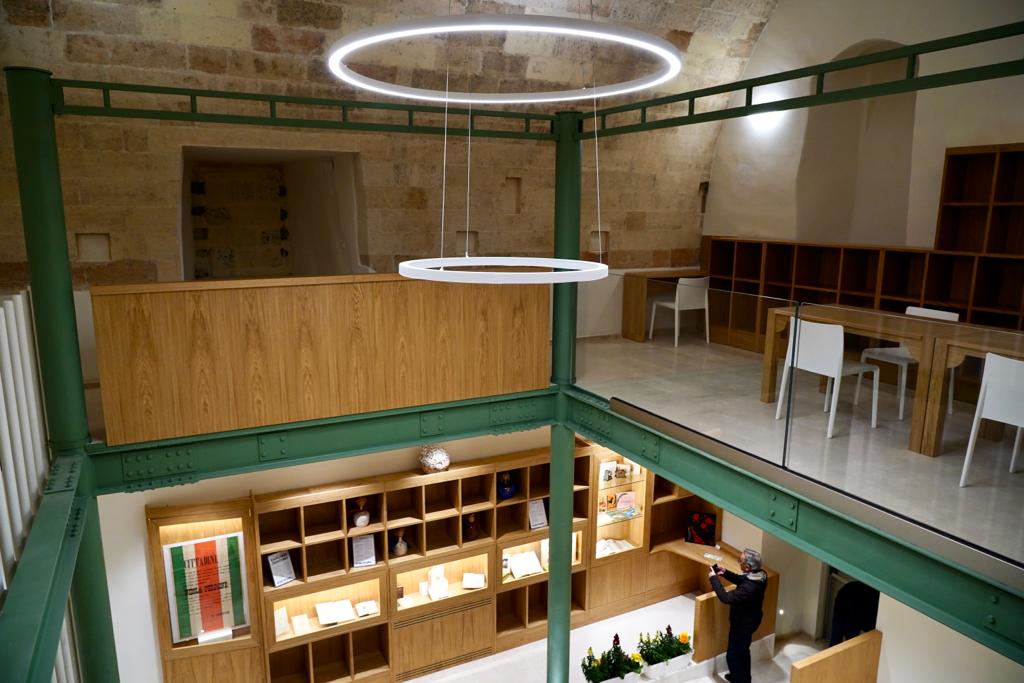 Galleria Laterza, inaugurati archivio e biblioteca comunale nel Palazzo Marchesale - Diapositiva 16 di 21