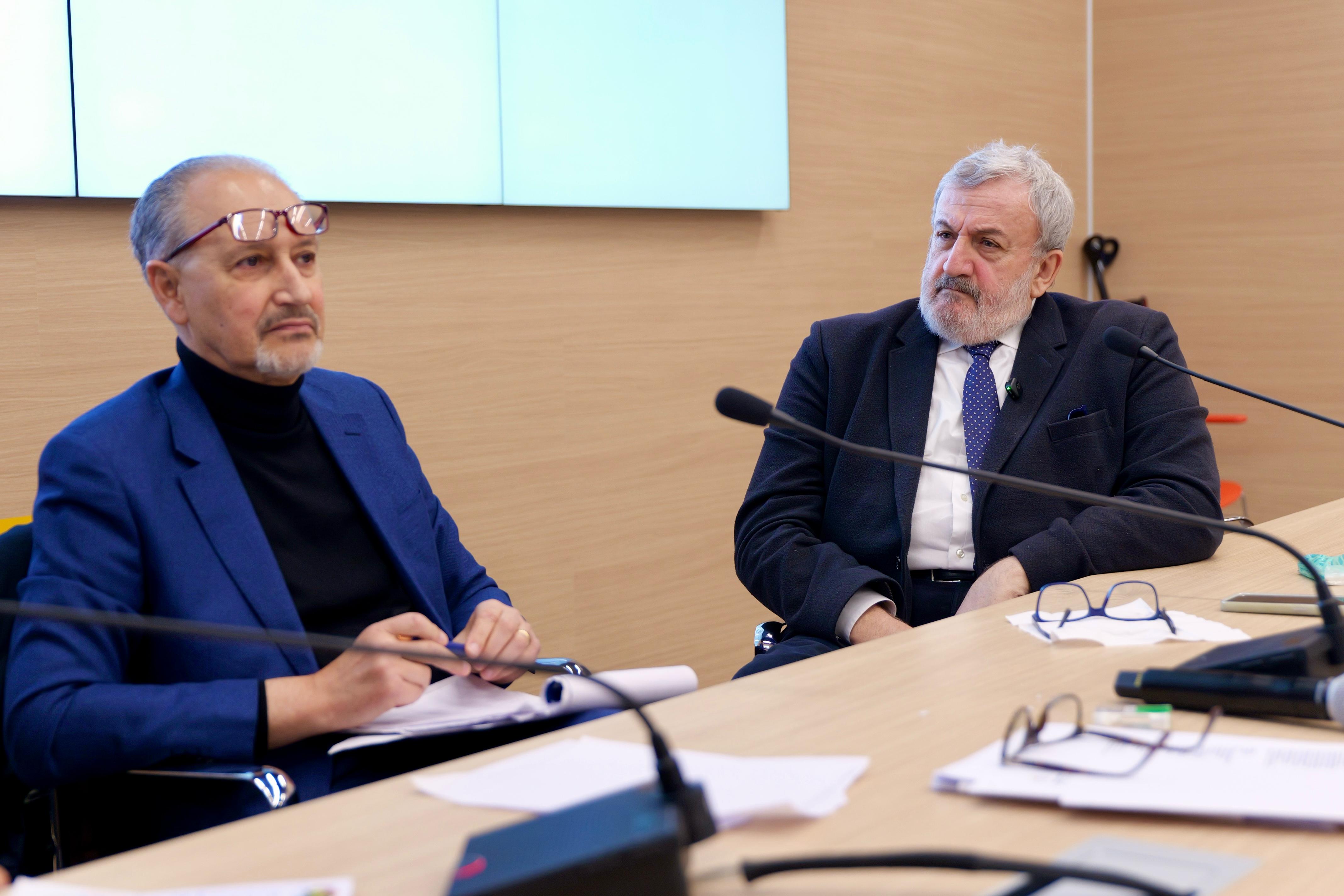 Galleria Vertenze Ilva, Leonardo, Versalis e automotive: Emiliano incontra sindacati e lavoratori - Diapositiva 7 di 18