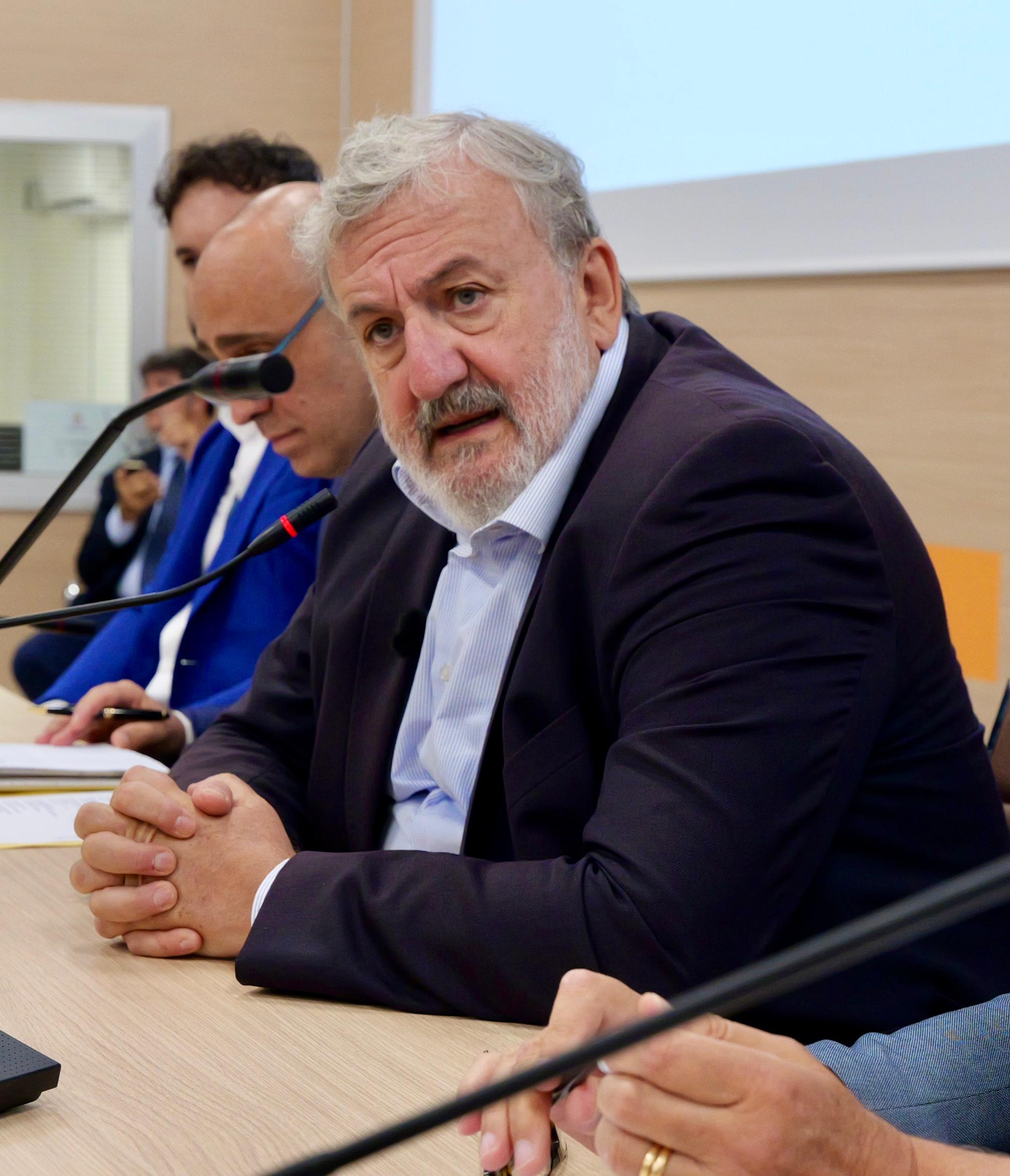 Galleria Ex Ilva, Emiliano convoca istituzioni e parti sociali per valutare le proposte del Governo: 