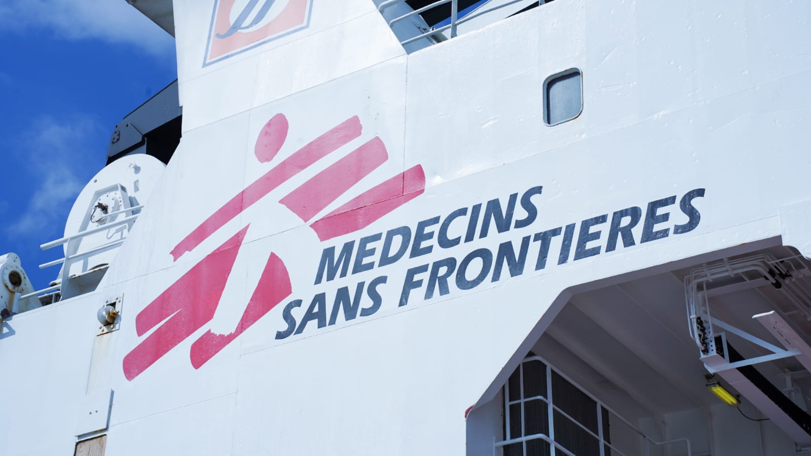 Galleria Emiliano a Brindisi per accogliere la nave di Medici Senza Frontiere con 339 persone salvate al largo di Malta - Diapositiva 11 di 34