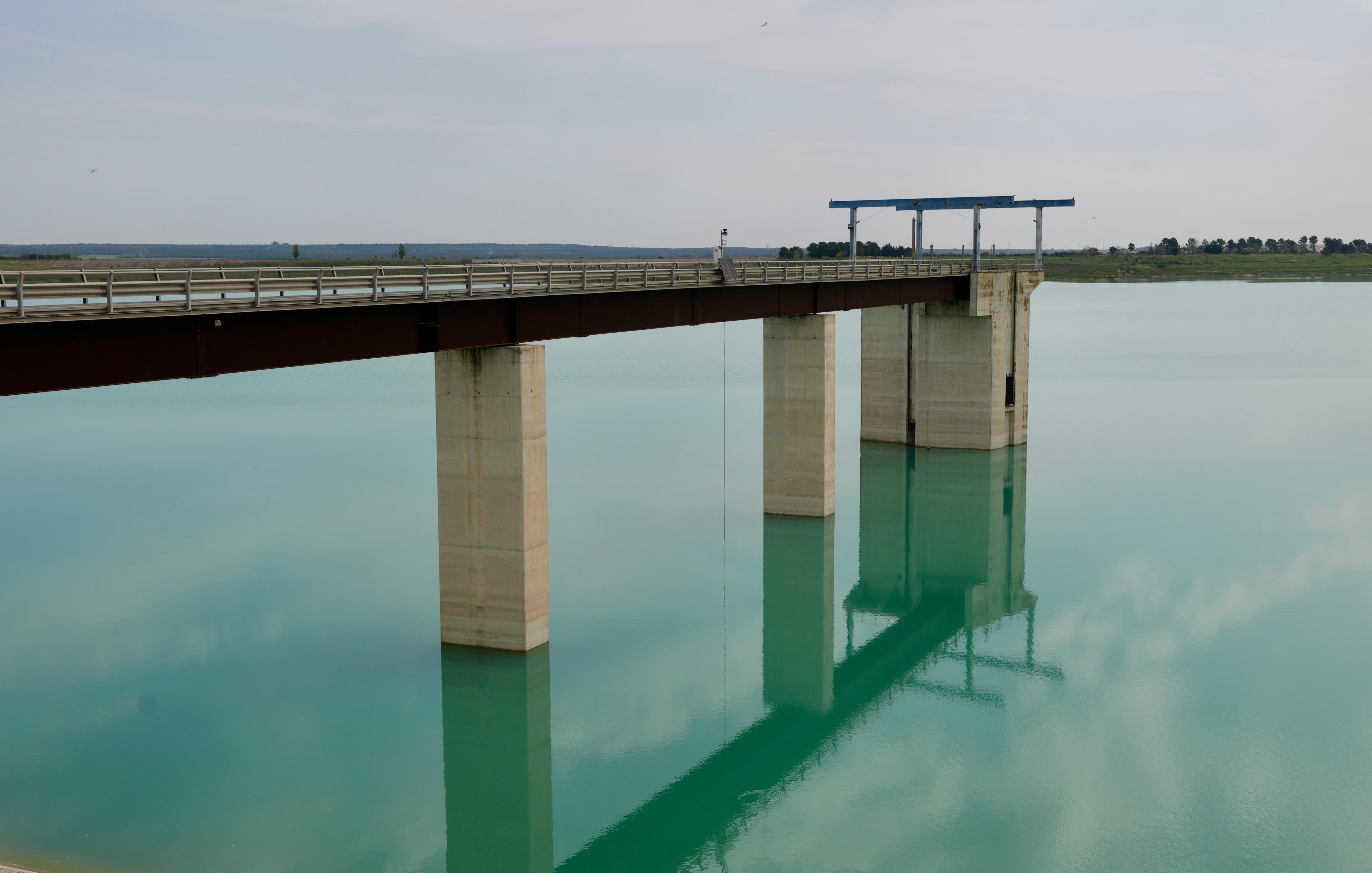 Galleria AL VIA LE OPERE PER L’ENTRATA IN FUNZIONE DELLA DIGA DEL PAPPADAI. EMILIANO: “AQP PRONTO ALLA GESTIONE IDRICA PER TUTTO IL SUD” PENTASSUGLIA: “GIORNATA IMPORTANTE PER LA PUGLIA” - Diapositiva 1 di 6
