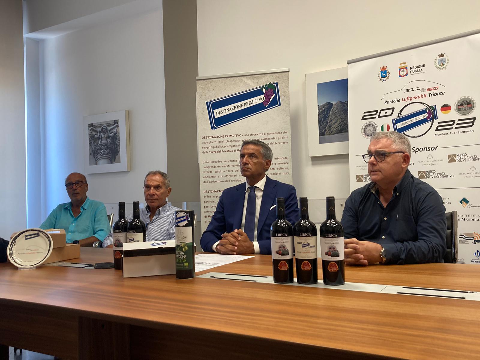 Galleria Destinazione Primitivo: l’1, il 2 e il 3 settembre 2023 il raduno delle Porsche d’epoca in un viaggio a tappe tra le terre della Dop di Manduria - Diapositiva 1 di 6