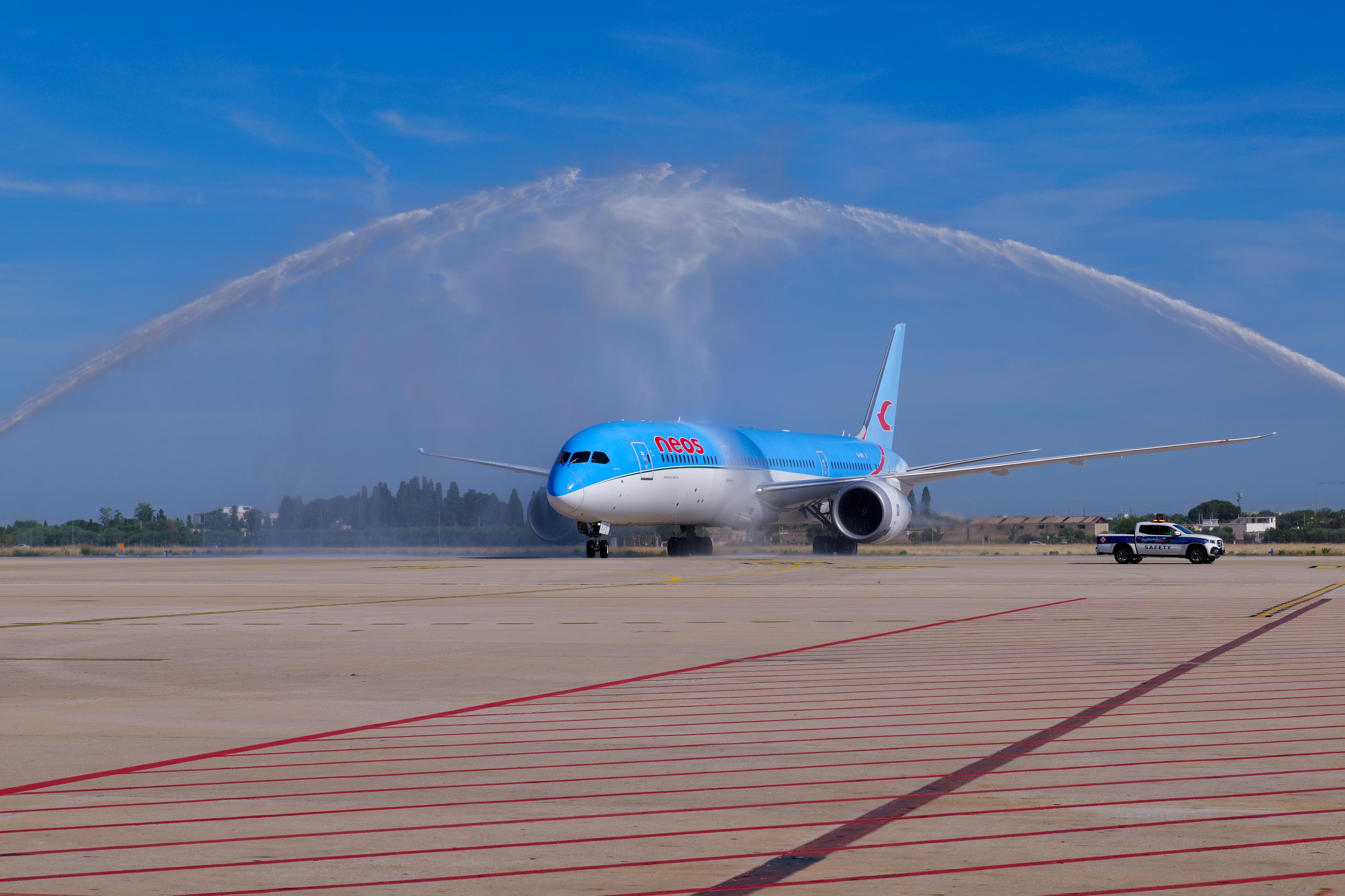Galleria AEROPORTI DI PUGLIA E NEOS: AL VIA IL VOLO DIRETTO SULLA TRATTA BARI - NEW YORK - Diapositiva 6 di 7