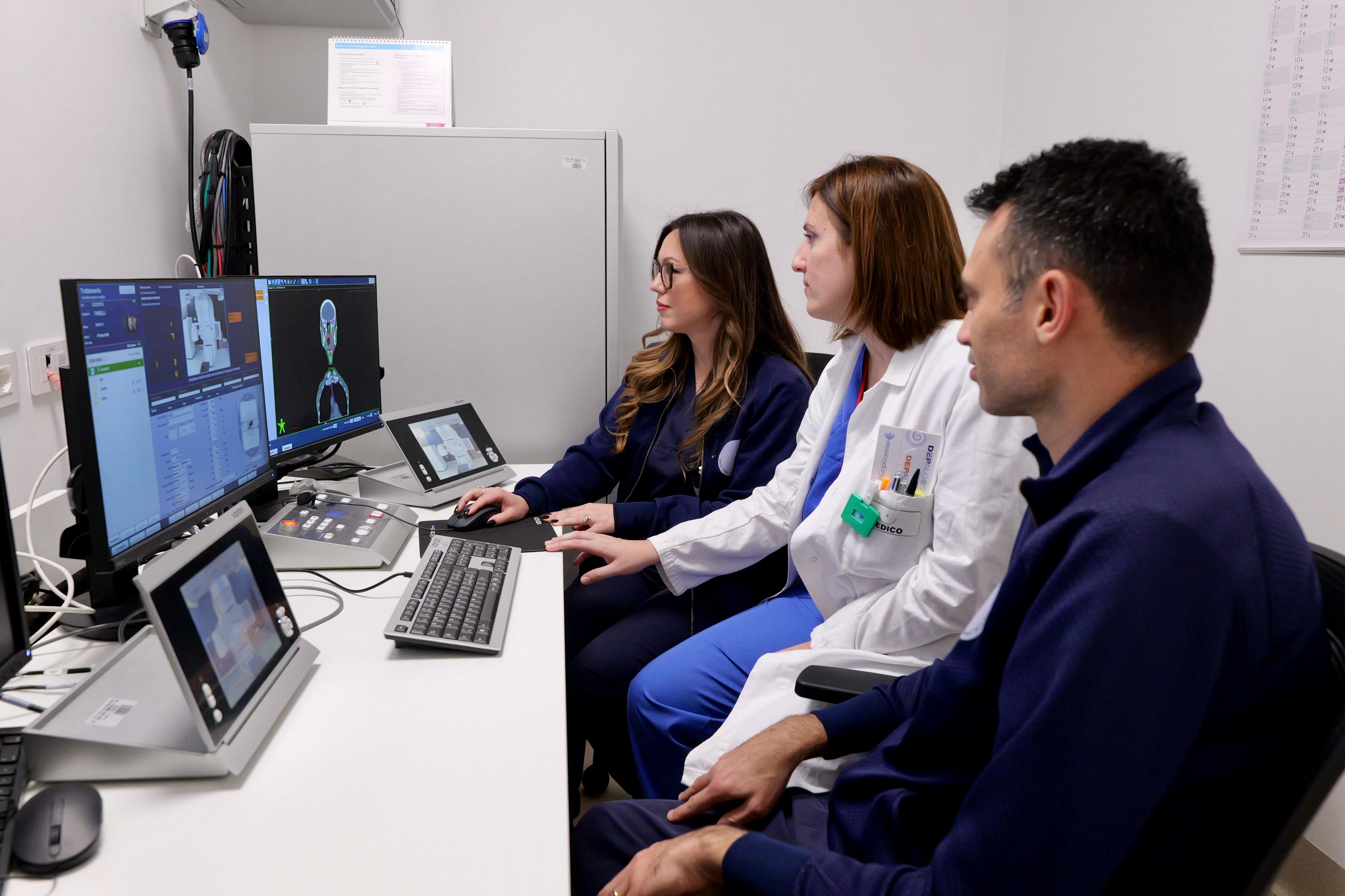 Galleria Inaugurato da Emiliano acceleratore lineare Istituto Oncologico di Bari - Diapositiva 9 di 11