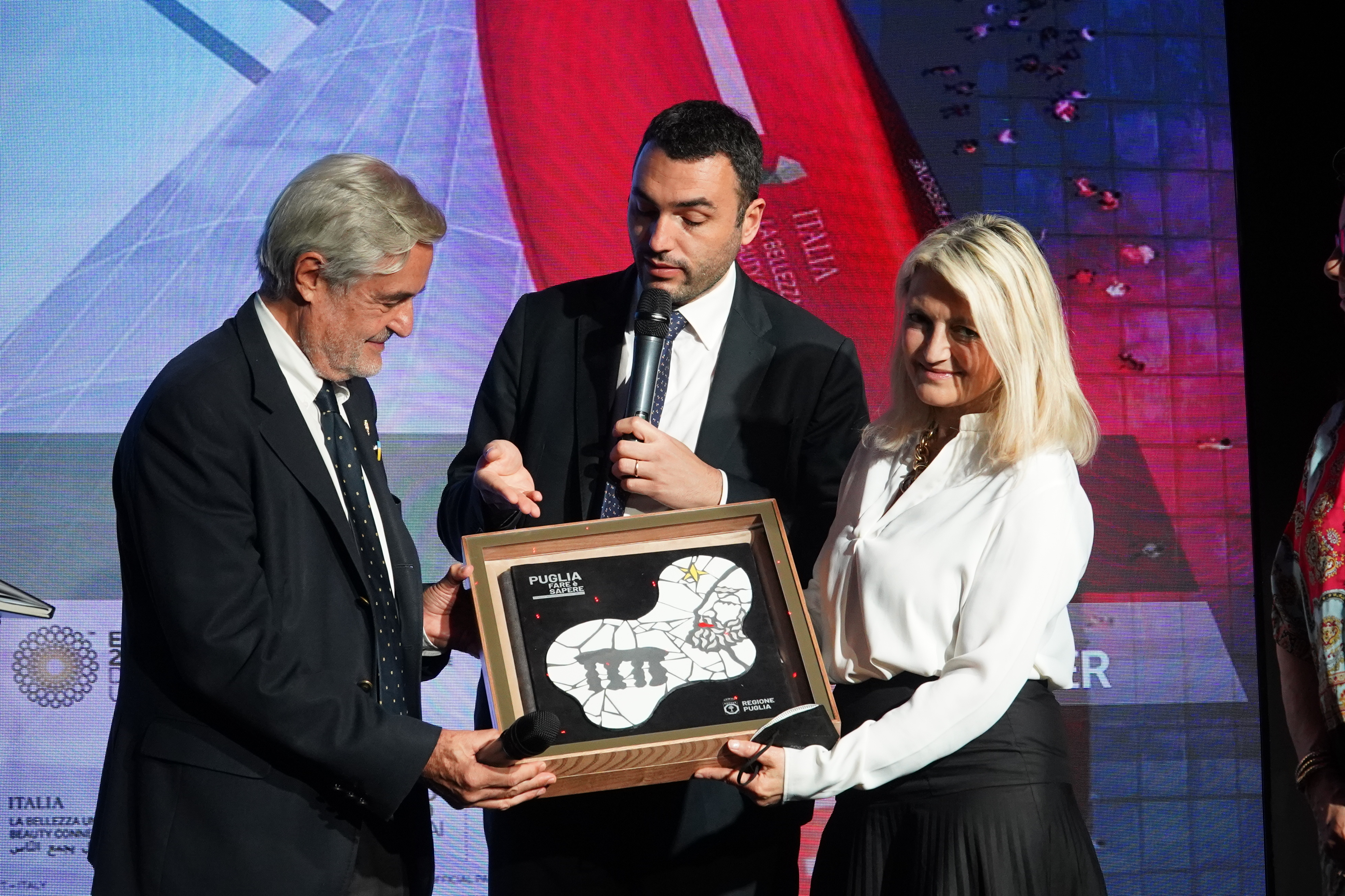 Galleria Maraschio: “La Strategia di sviluppo sostenibile della Puglia per tutelare il territorio e affrontare la transizione energetica e climatica” - Diapositiva 2 di 5