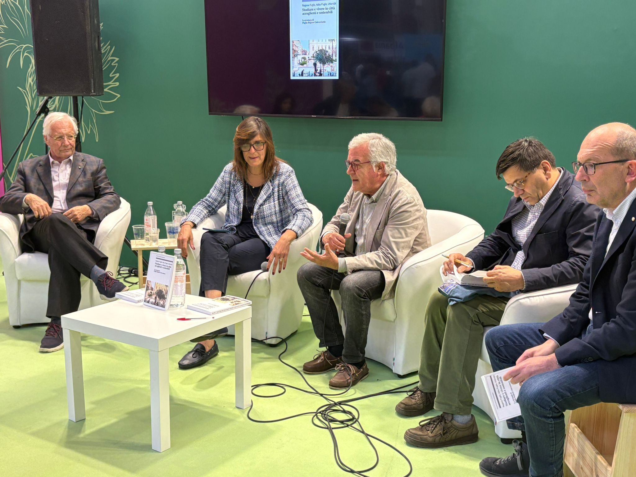 Galleria Presentato al Salone del libro di Torino il volume di Puglia Regione Universitaria - Diapositiva 5 di 5
