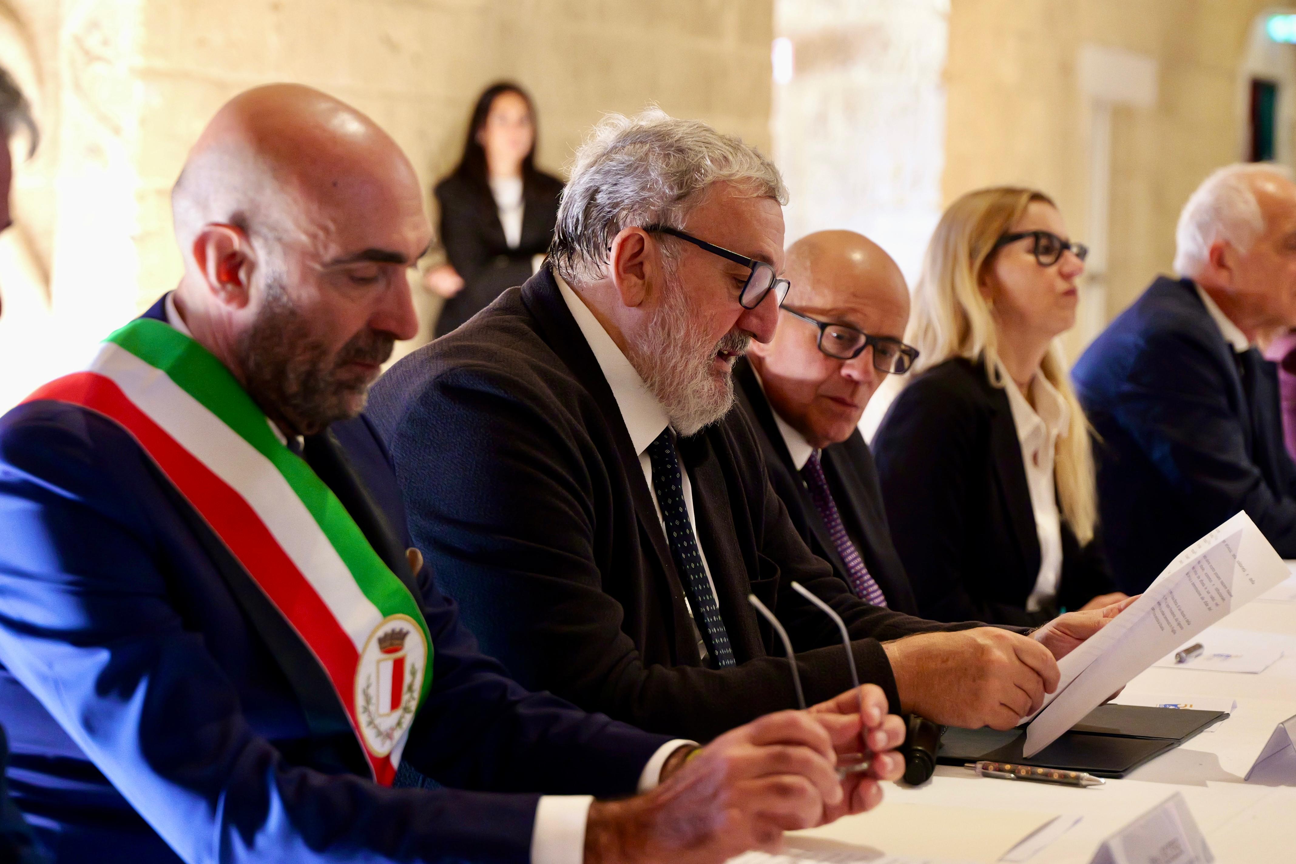 Galleria EMILIANO ACCOGLIE IL PRESIDENTE DELLA REPUBBLICA DI LITUANIA NAUSĖDA - Diapositiva 1 di 14