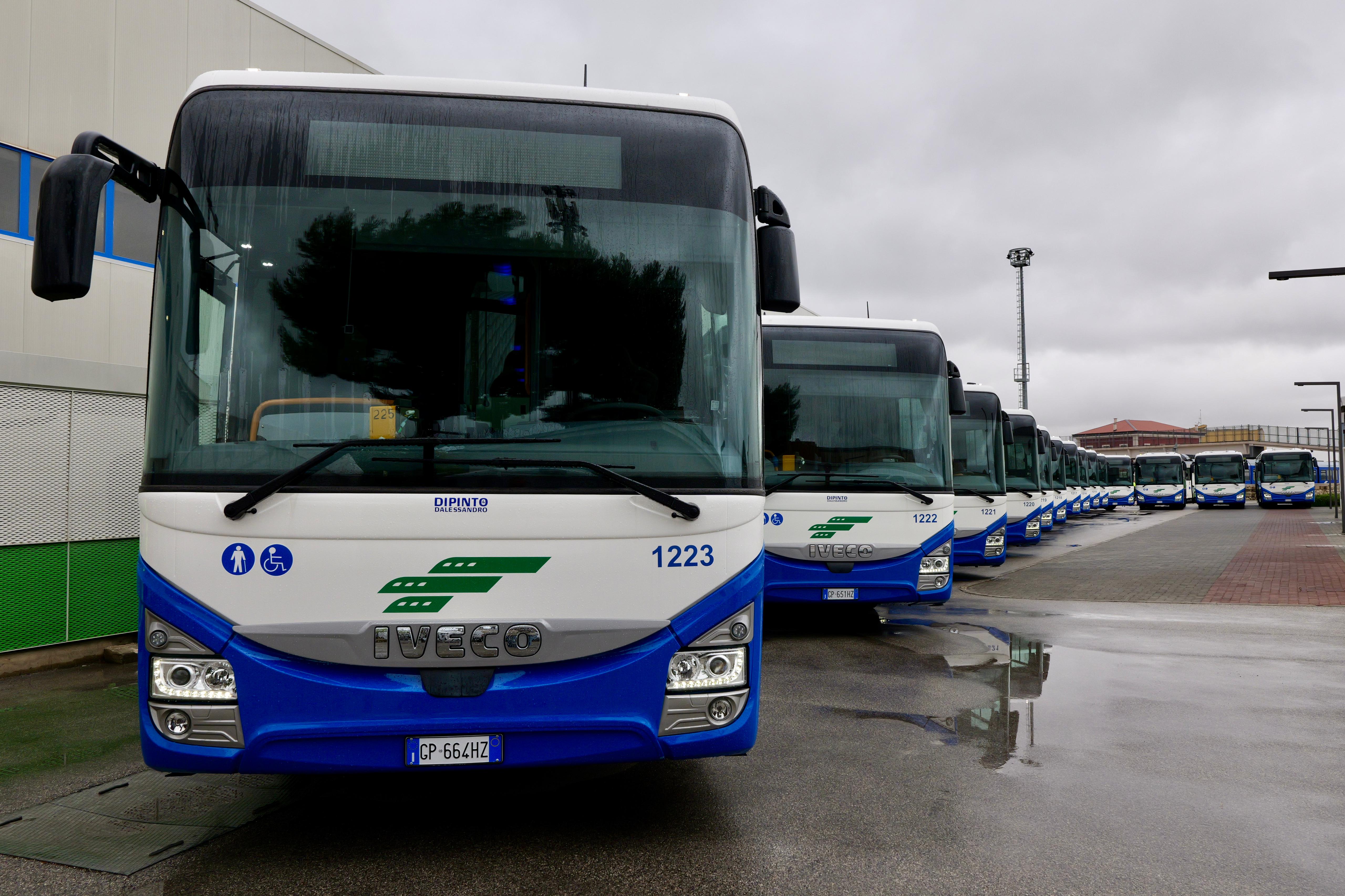 Galleria Trasporti, inaugurati 15 nuovi autobus FAL: l’azienda ha completato il rinnovo del parco mezzi pugliese, tra i più giovani d’Italia - Diapositiva 10 di 13