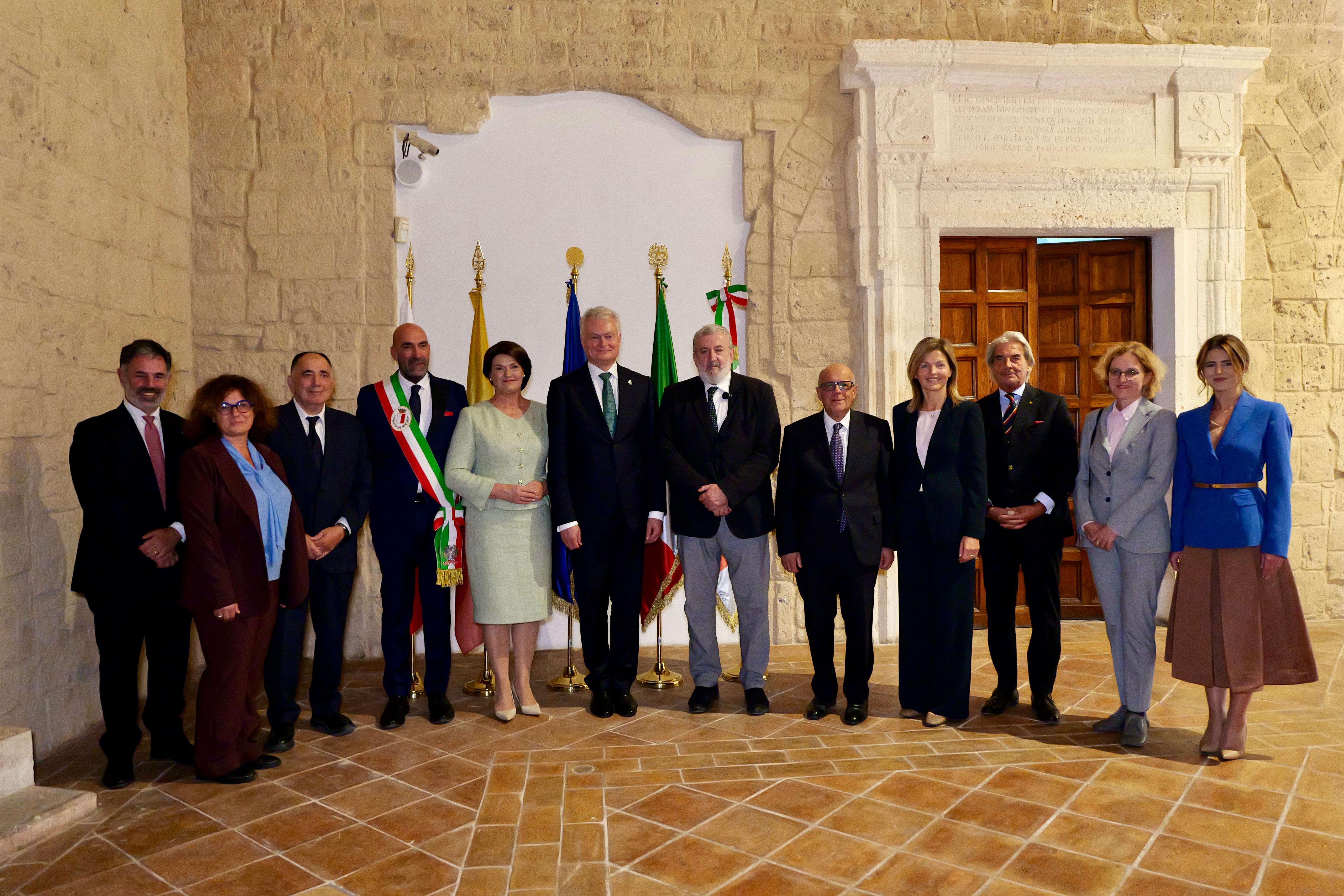 Galleria EMILIANO ACCOGLIE IL PRESIDENTE DELLA REPUBBLICA DI LITUANIA NAUSĖDA - Diapositiva 5 di 14