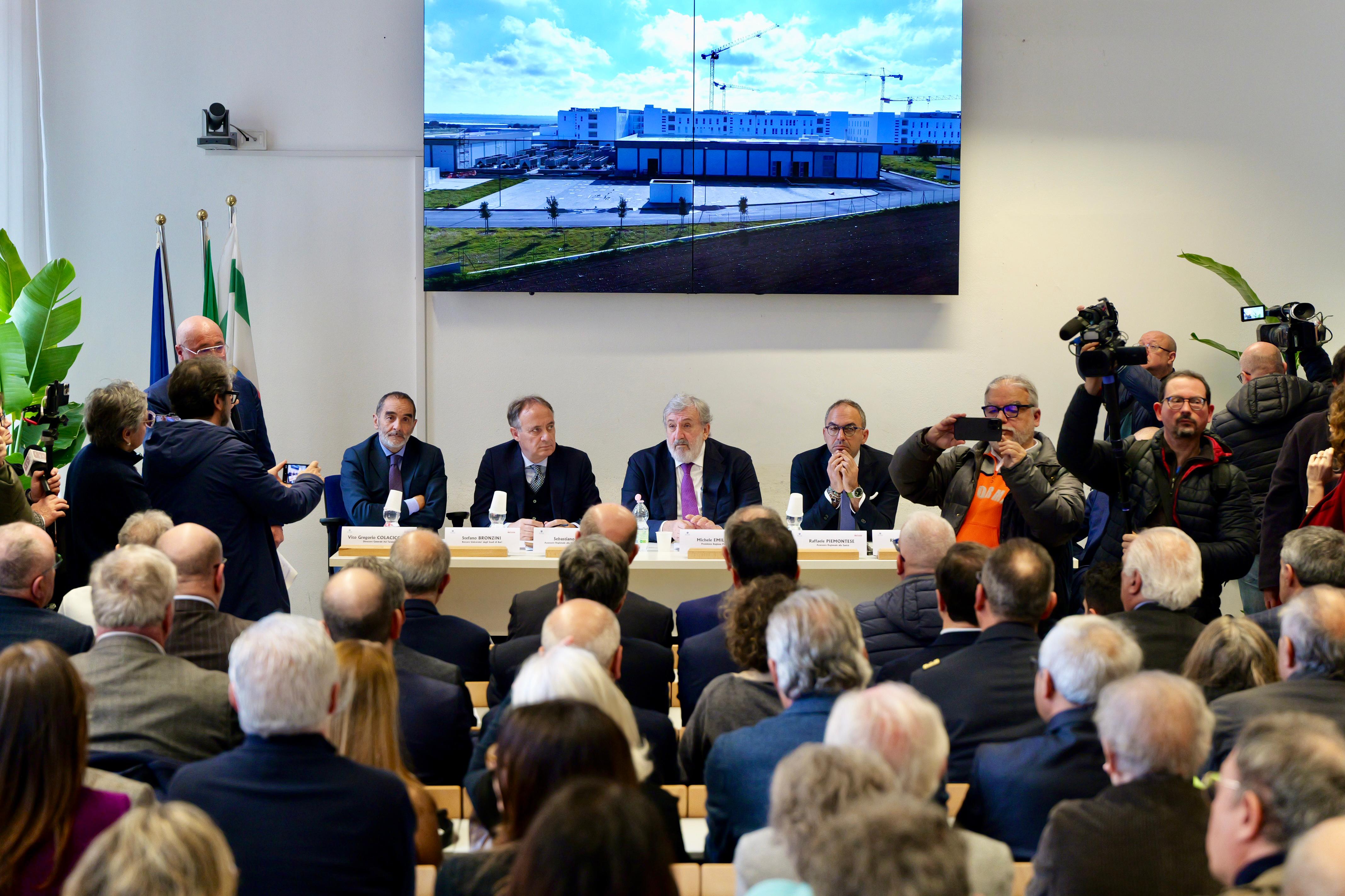 Galleria MEDICINA DI PRECISIONE E RIGENERATIVA E AREA JONICA DELL’UNIBA A TARANTO. PRESENTATO L’ADDENDUM - Diapositiva 1 di 14