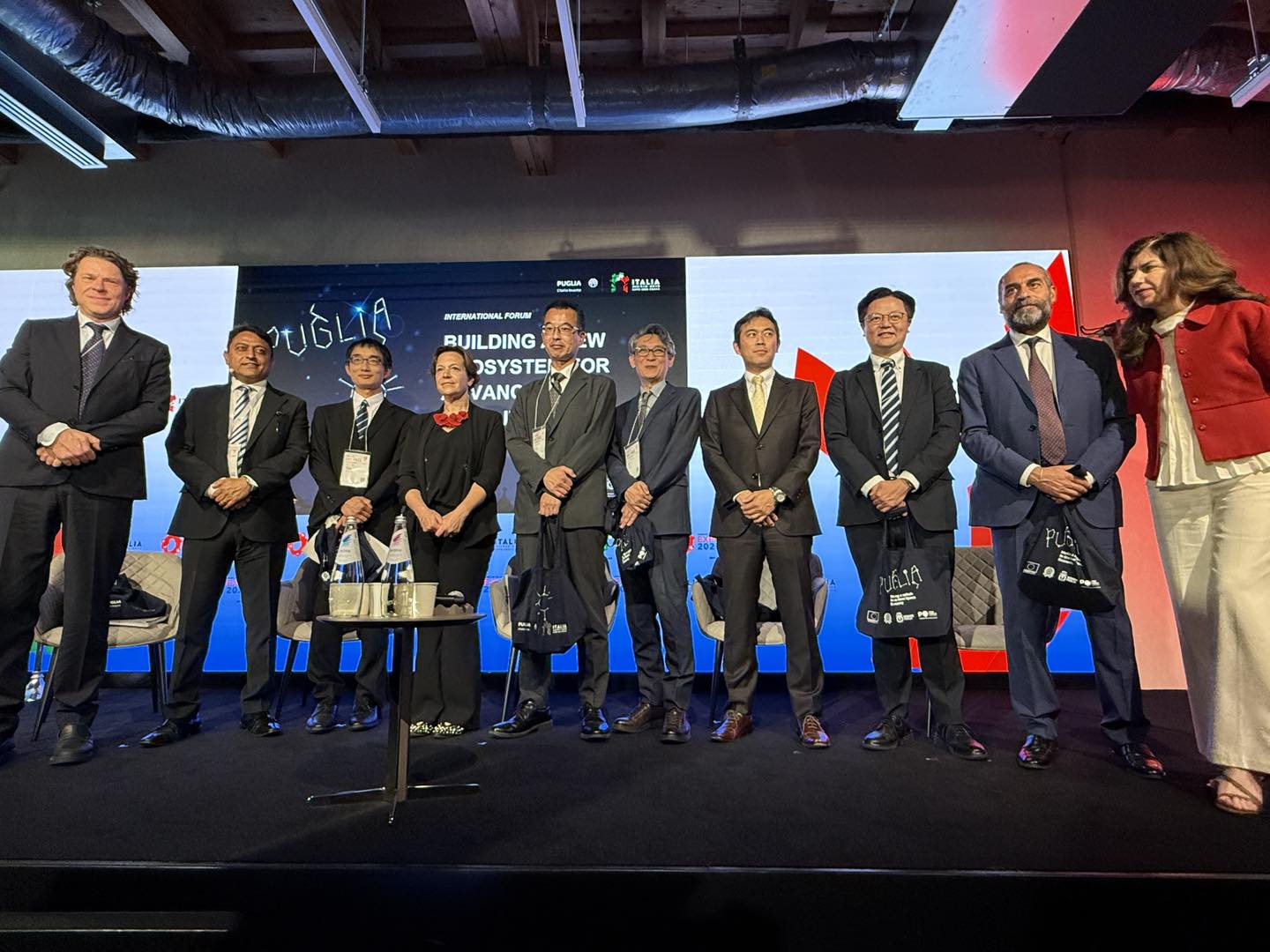 Galleria Industria aerospaziale come chiave per una mobilità sostenibile. Il Forum internazionale della Regione Puglia a Expo 2025 Osaka chiude la settimana regionale della Puglia ad Expo - Diapositiva 2 di 3