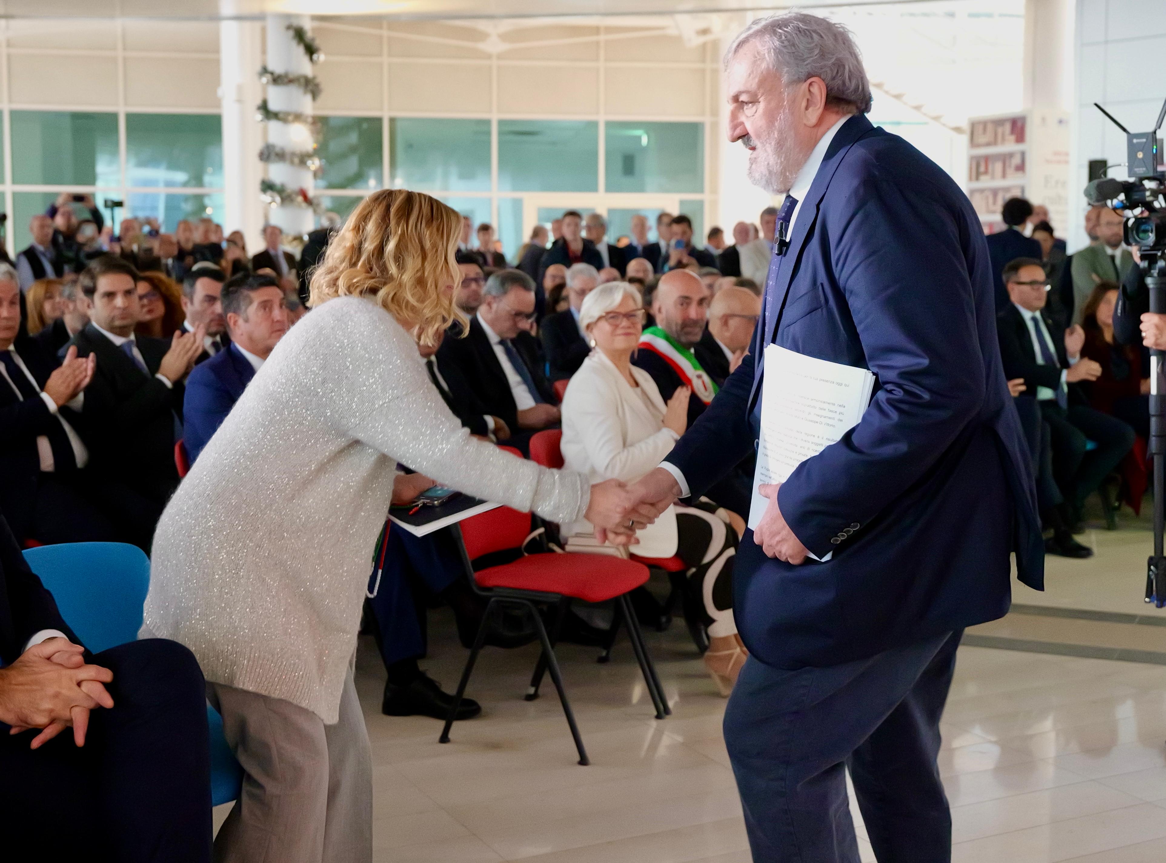 Galleria Accordo per lo Sviluppo e la Coesione del Governo Italiano con la Regione Puglia. - Diapositiva 6 di 10