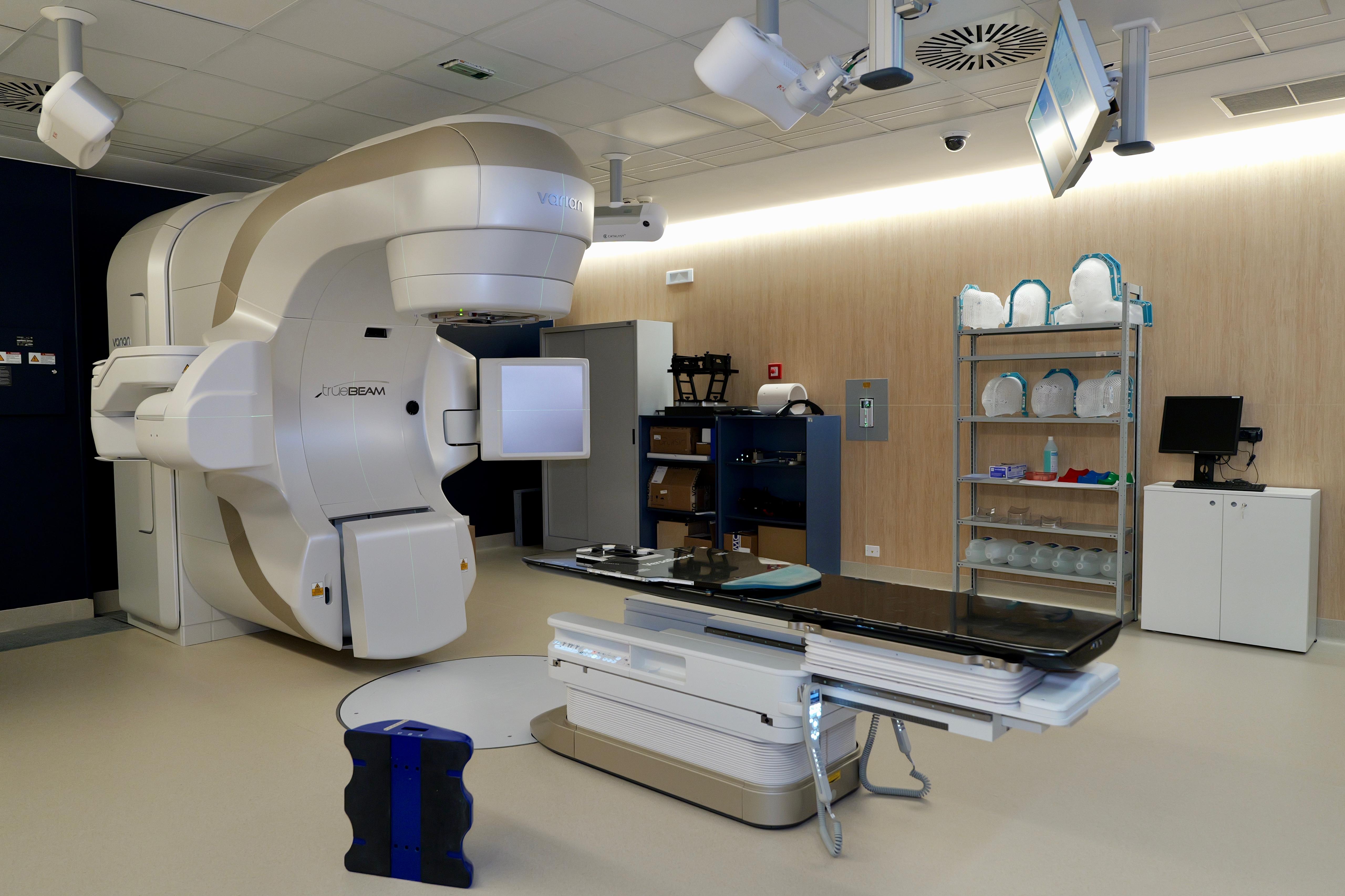 Galleria Inaugurato da Emiliano acceleratore lineare Istituto Oncologico di Bari - Diapositiva 2 di 11