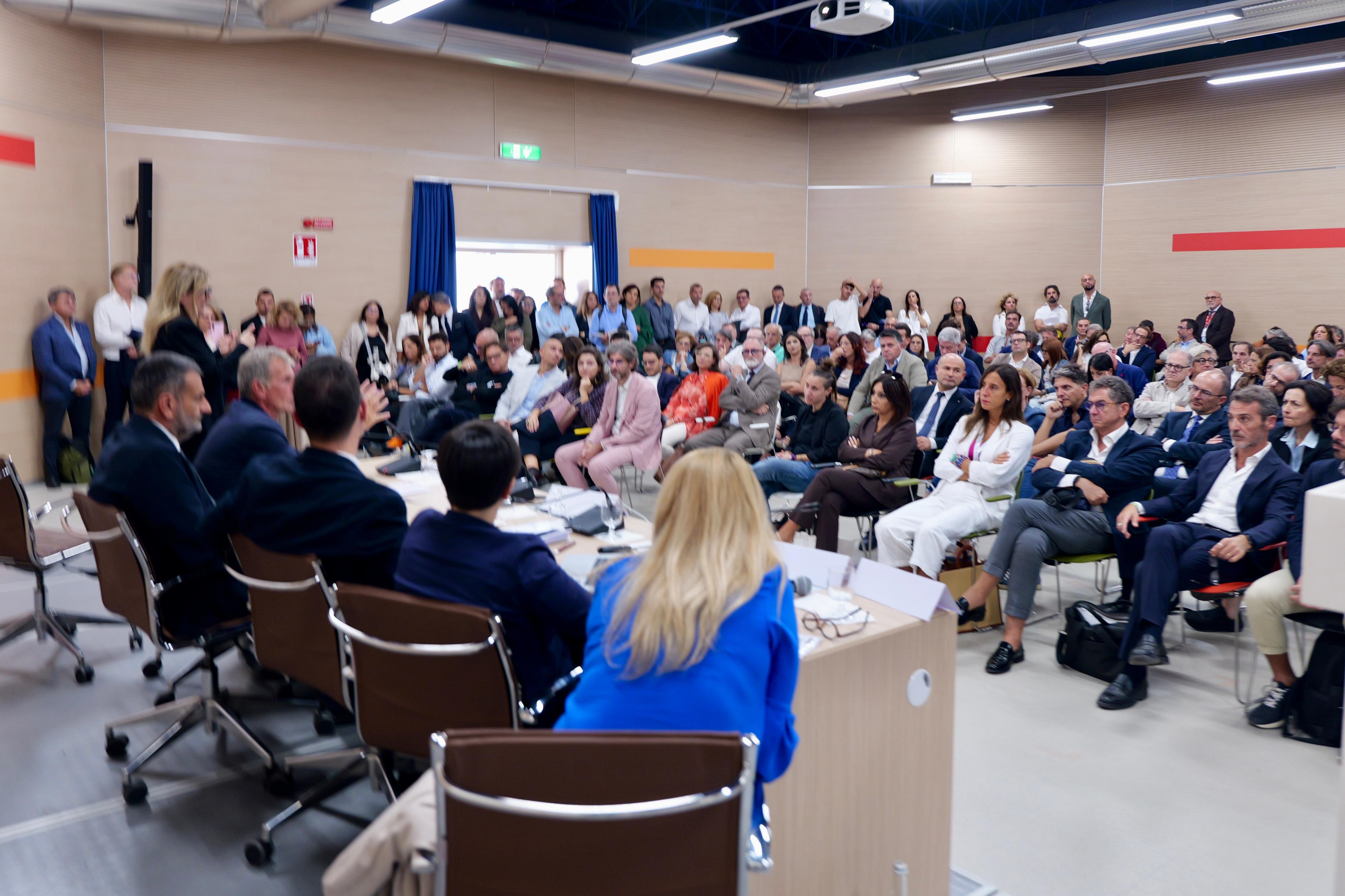 Galleria Fiera del Levante, si chiude la settimana di “Tutta la Puglia, abbiamo un programma da realizzare insieme”: 150 temi, oltre 500 interventi e quasi 3000 partecipanti - Diapositiva 9 di 24