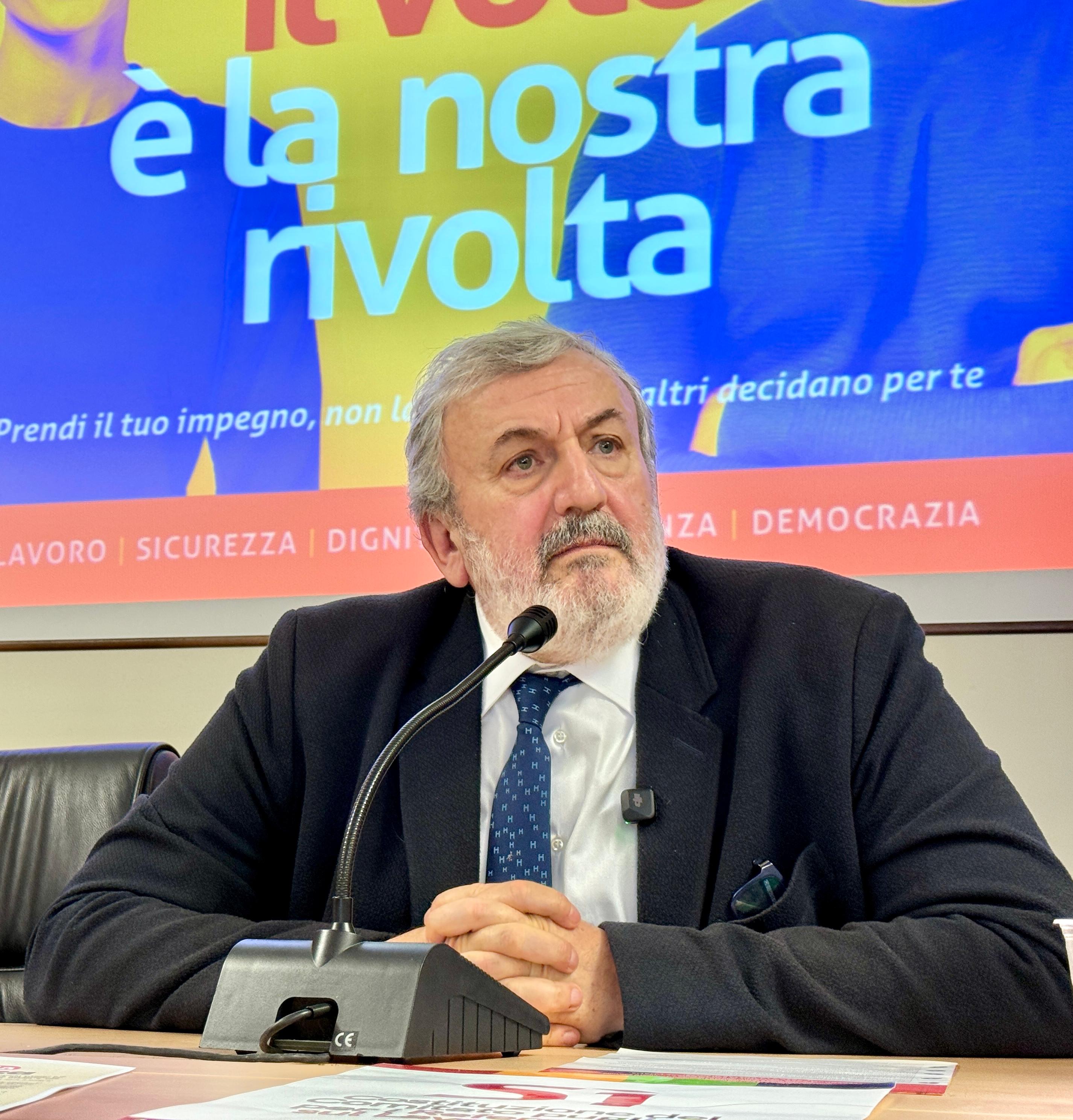 Galleria EMILIANO ALLA COSTITUZIONE DEL COMITATO PUGLIESE PER I REFERENDUM SUL LAVORO DELL’8/9 GIUGNO 2025 - Diapositiva 1 di 3