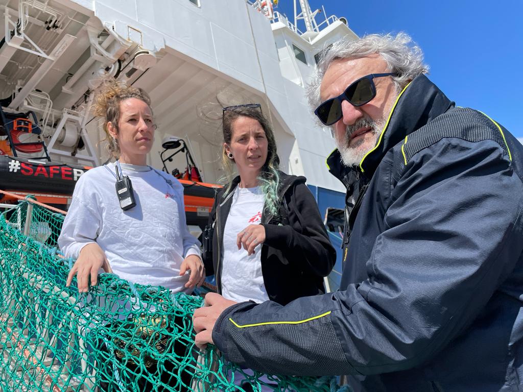 Galleria Emiliano a Brindisi per accogliere la nave di Medici Senza Frontiere con 339 persone salvate al largo di Malta - Diapositiva 27 di 34