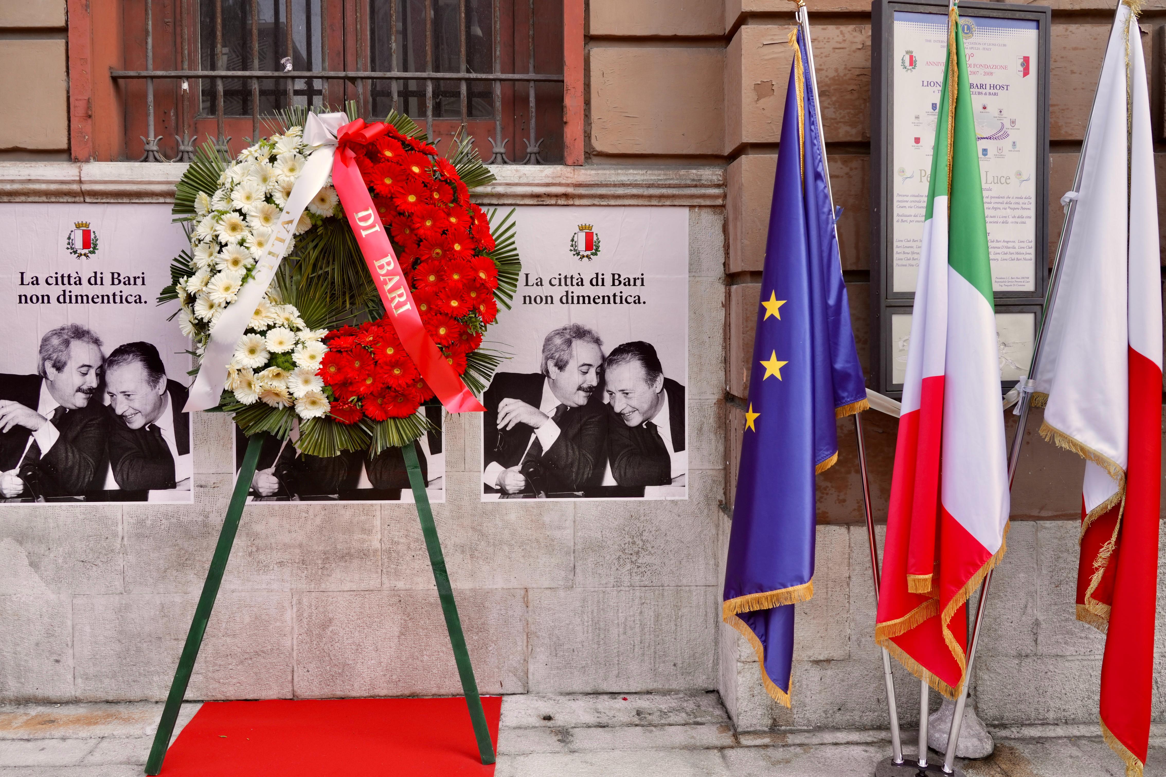 Galleria Assessora Triggiani su 33esimo anniversario della strage di Capaci - Diapositiva 2 di 3