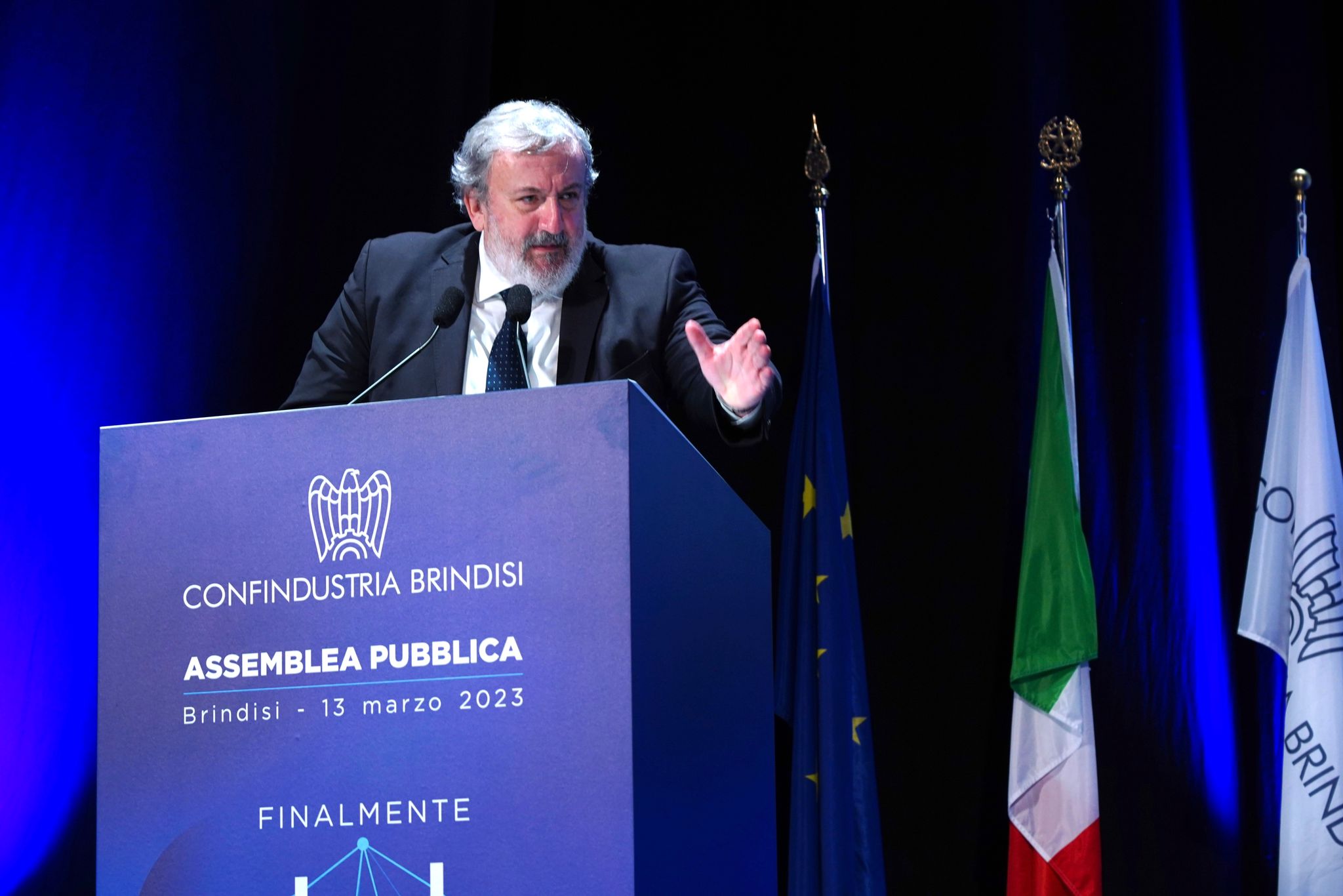 Galleria EMILIANO ALL’ASSEMBLEA DI CONFINDUSTRIA BRINDISI: “LE SOLE RISORSE EUROPEE NON BASTANO, IL GOVERNO PROVVEDA CON SOLLECITUDINE A STANZIARE I FONDI FSC PER NON VANIFICARE GLI SFORZI COMPIUTI IN QUESTI ANNI DALLA PUGLIA” - Diapositiva 2 di 7