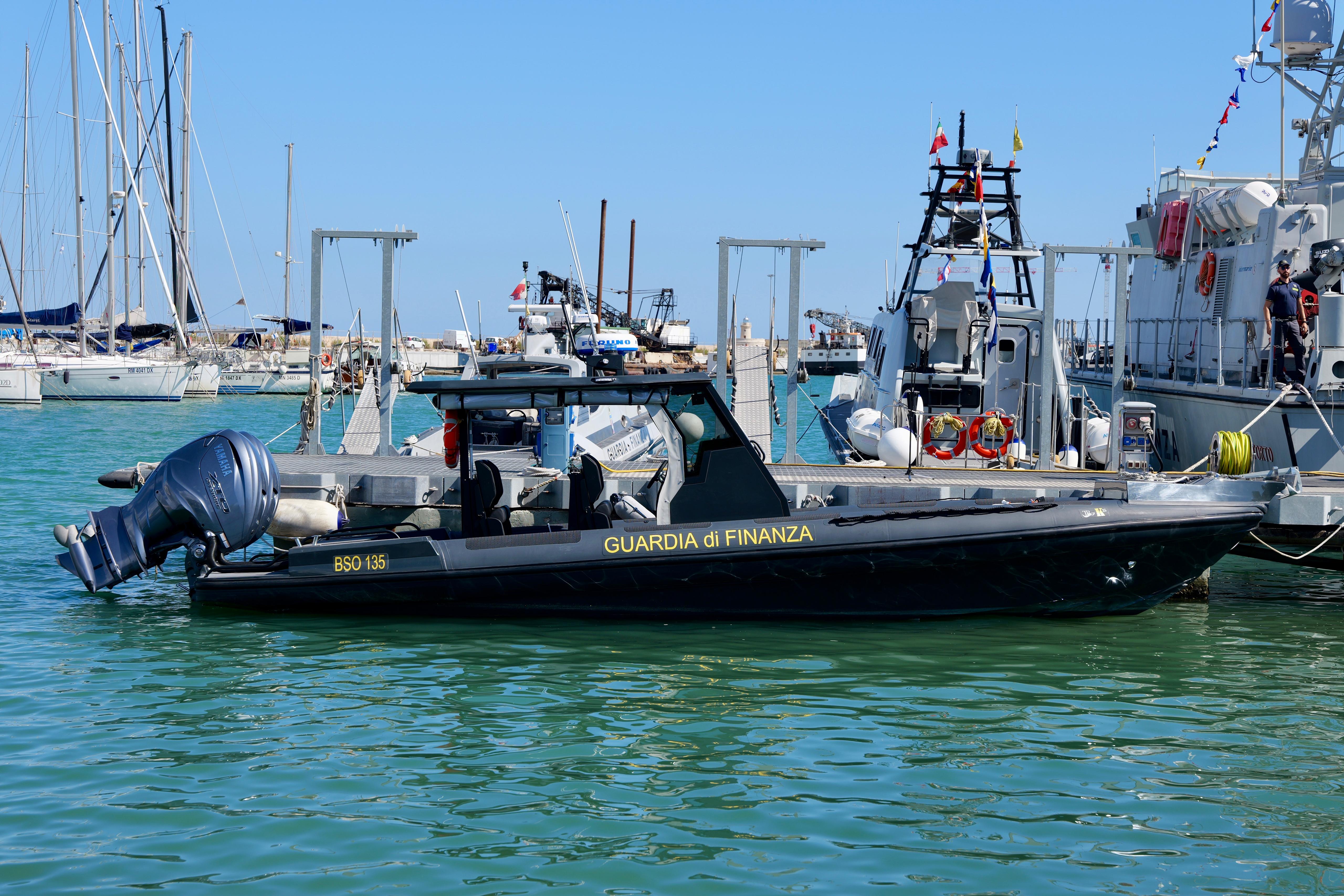 Galleria EMILIANO ALLA CONSEGNA DEL BATTELLO DI SERVIZIO OPERATIVO 