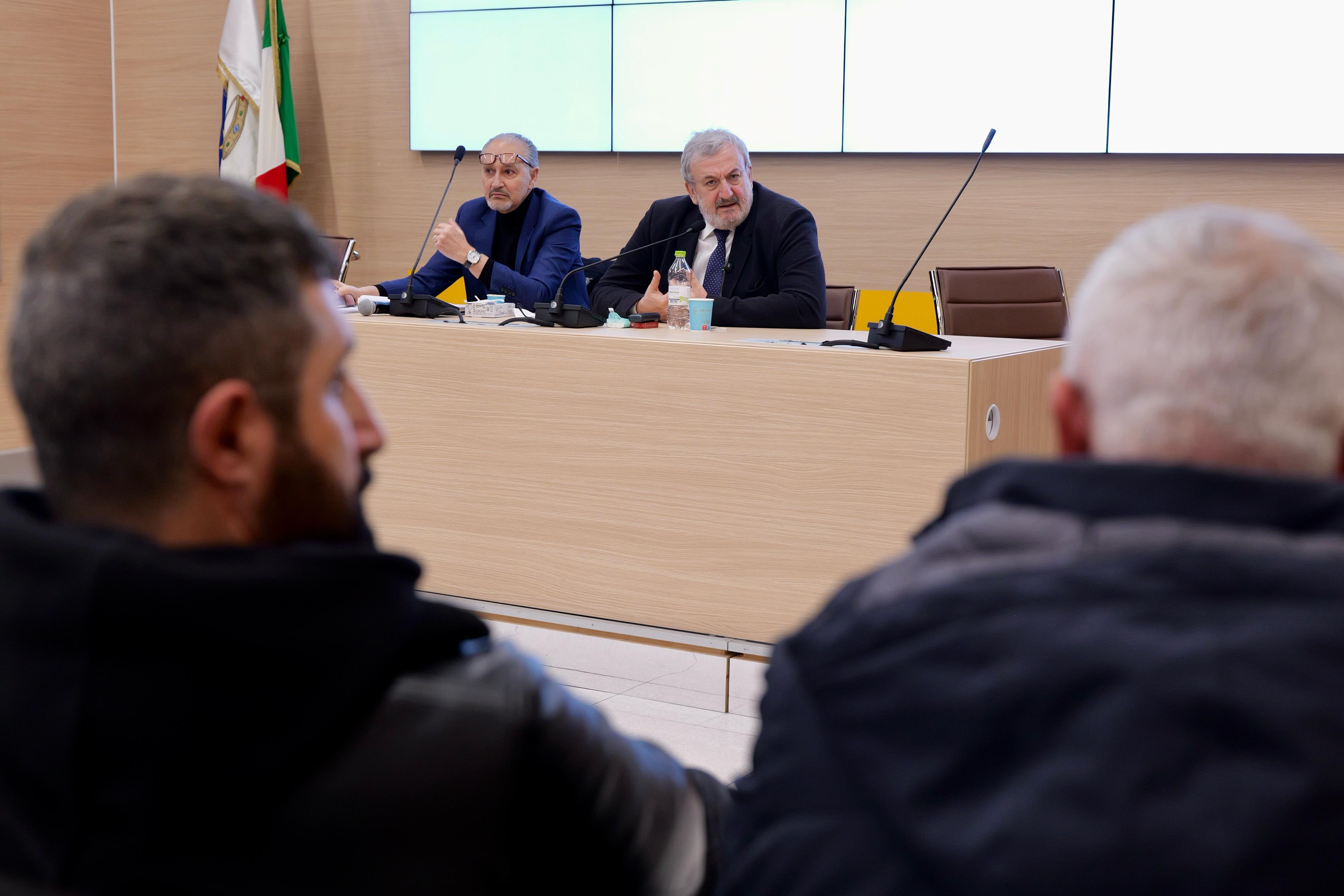 Galleria Vertenze Ilva, Leonardo, Versalis e automotive: Emiliano incontra sindacati e lavoratori - Diapositiva 18 di 18