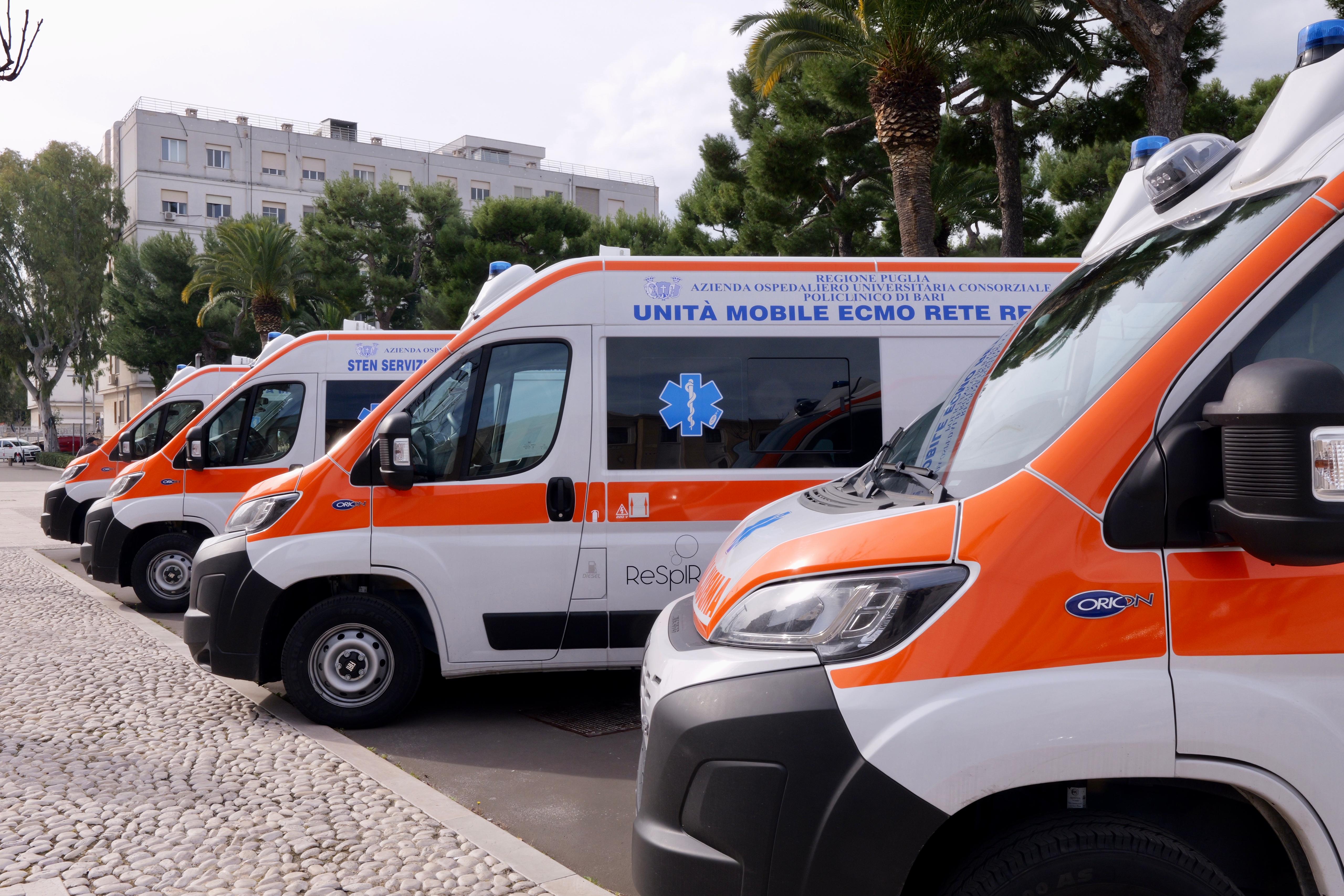Galleria IL POLICLINICO DI BARI RINNOVA IL PARCO AMBULANZE CON MEZZI DOTATI DI RIANIMAZIONE E PER LE EMERGENZE BARIATRICHE E NEONATALI - Diapositiva 7 di 13