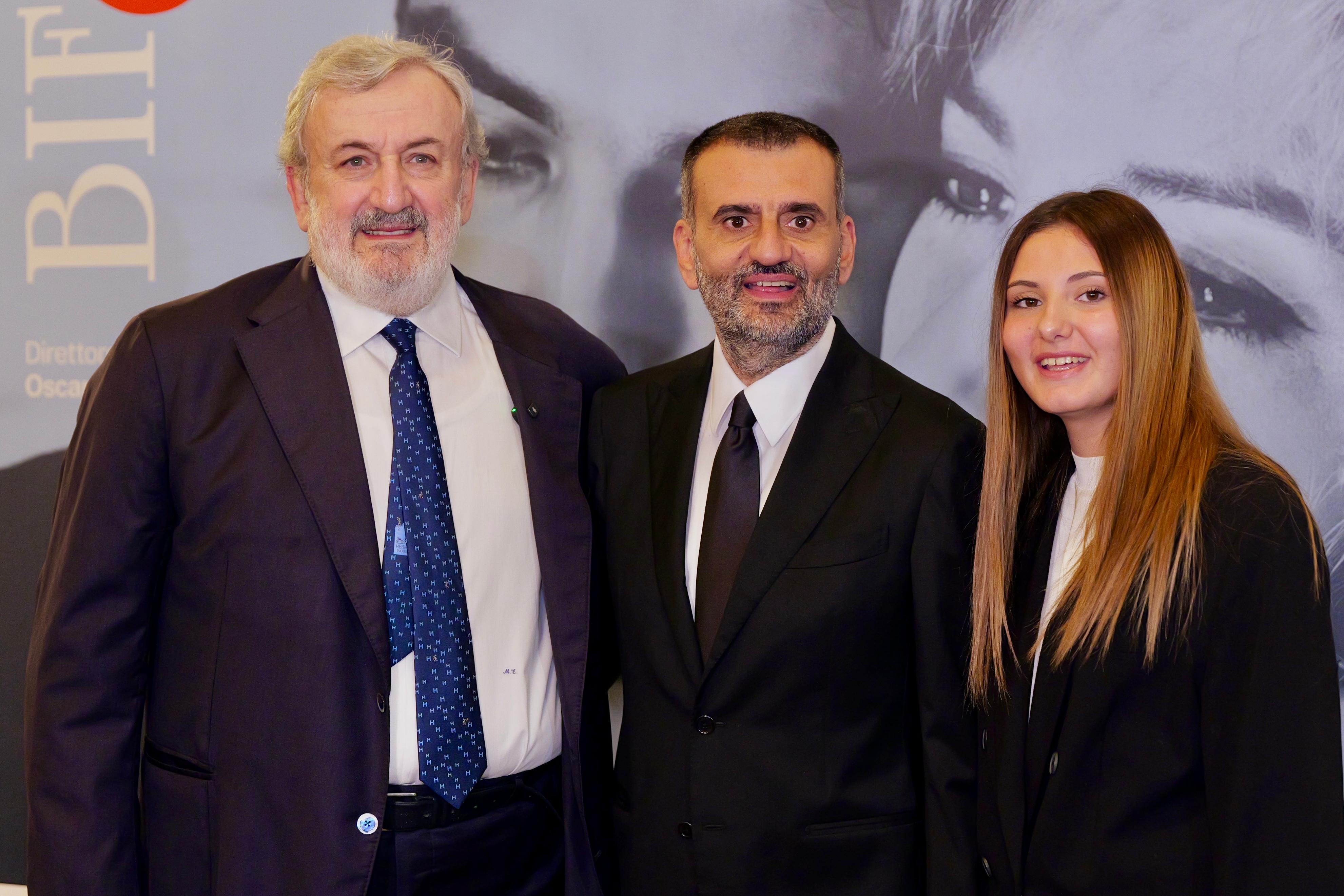 Galleria EMILIANO ALLA CERIMONIA INAUGURALE DEL BIF&ST 2025: “UN CAMMINO LUNGHISSIMO, CONTINUEREMO A FAR CRESCERE IL CINEMA ITALIANO E PUGLIESE” - Diapositiva 2 di 5