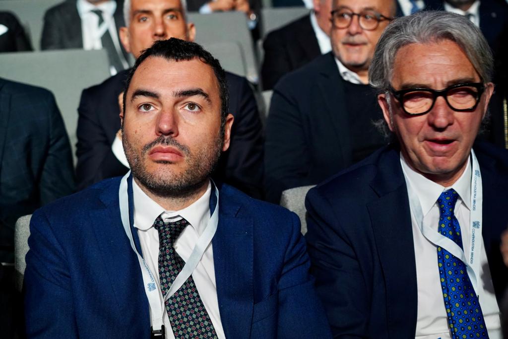 Galleria EMILIANO ALL’ASSEMBLEA DI CONFINDUSTRIA BRINDISI: “LE SOLE RISORSE EUROPEE NON BASTANO, IL GOVERNO PROVVEDA CON SOLLECITUDINE A STANZIARE I FONDI FSC PER NON VANIFICARE GLI SFORZI COMPIUTI IN QUESTI ANNI DALLA PUGLIA” - Diapositiva 7 di 7