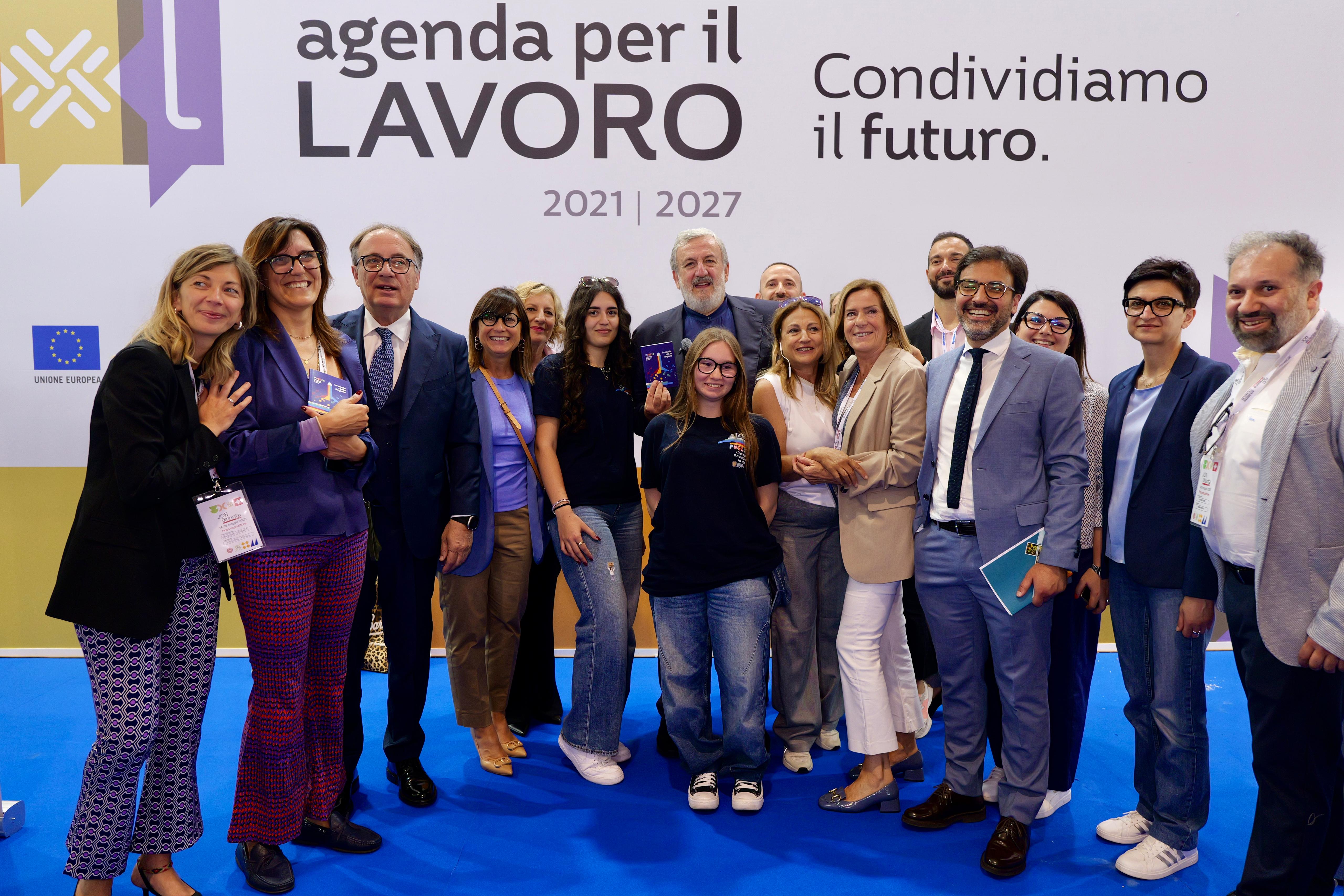 Galleria AL VIA OGGI LA PRIMA EDIZIONE JOB&ORIENTA BARI - Diapositiva 7 di 11