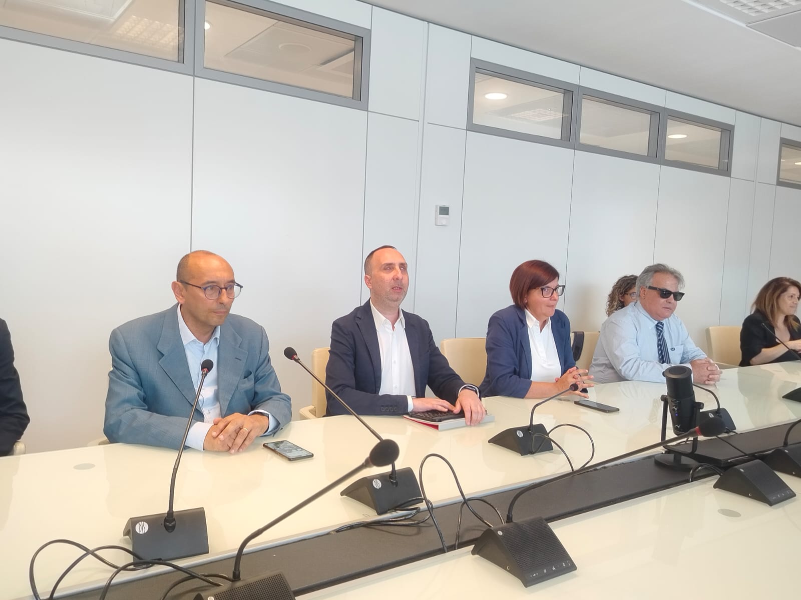 Galleria L’assessore Ciliento incontra il Garante regionale delle persone con disabilità per presentare la piattaforma sperimentale per le gratuità nei trasporti - Diapositiva 3 di 4