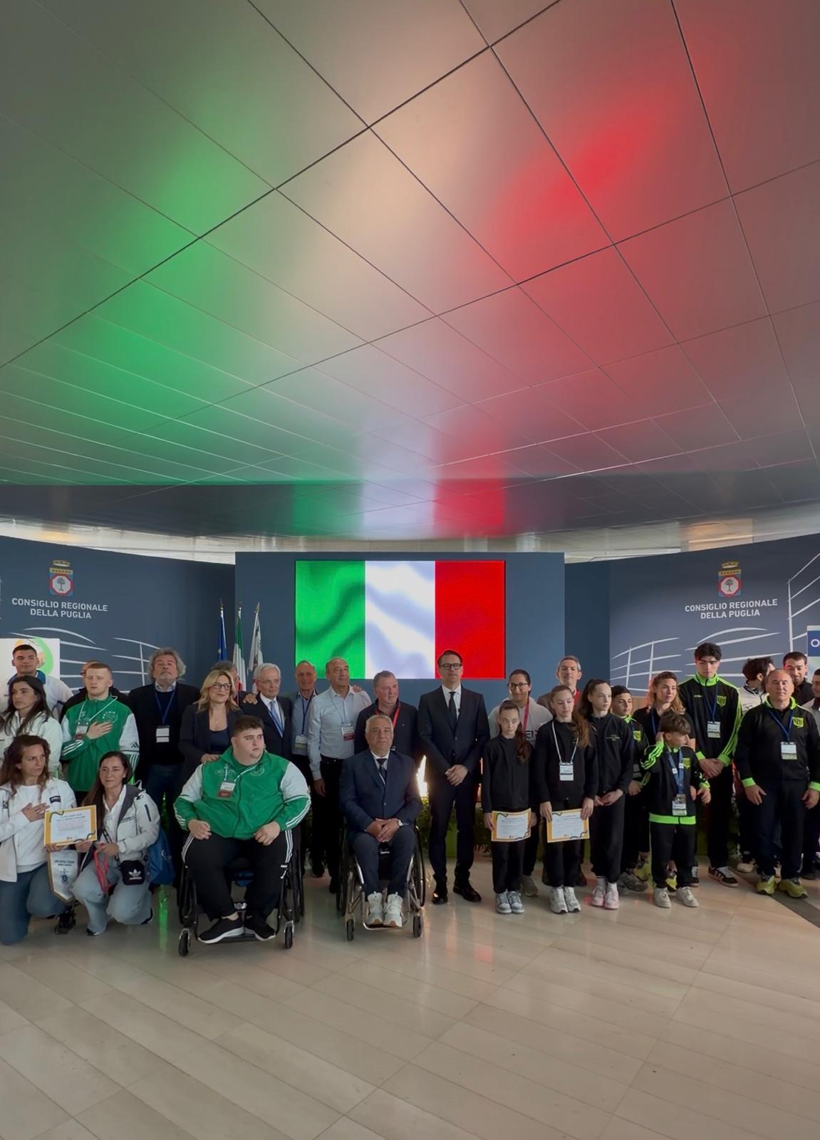 Galleria Ieri l’assessore allo Sport Casili alla prima giornata del tour di premiazione delle “Eccellenze sportive pugliesi” del 2025 - Diapositiva 5 di 6