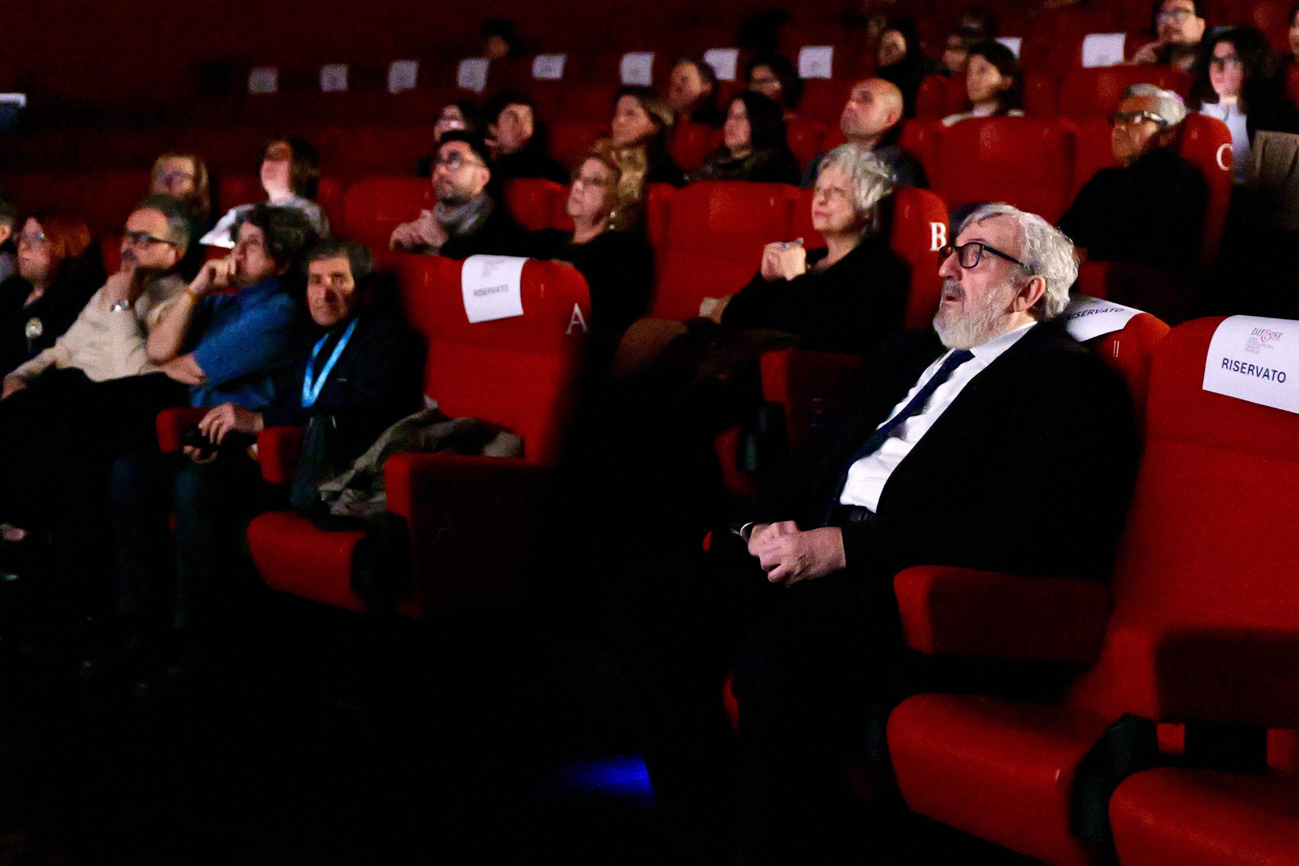 Galleria BIF&ST, EMILIANO E MATRANGOLA ALLA PROIEZIONE DEL DOCUFILM SUL DELITTO MARCONE: “ANCHE IL CINEMA È UTILE PER COMBATTERE LE MAFIE, SI VALUTI L’OPPORTUNITÀ DI RIAPRIRE LE INDAGINI” - Diapositiva 4 di 6