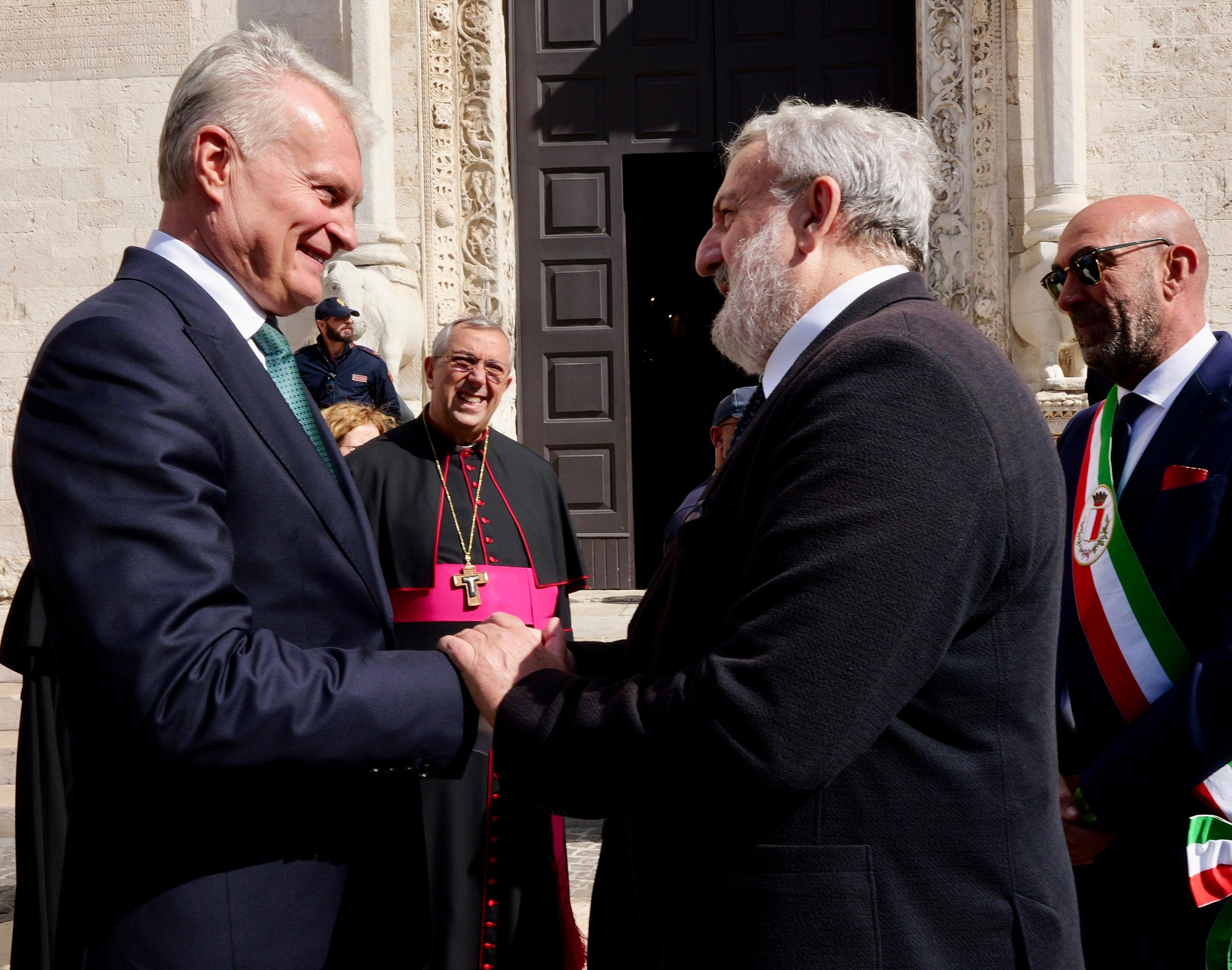 Galleria EMILIANO ACCOGLIE IL PRESIDENTE DELLA REPUBBLICA DI LITUANIA NAUSĖDA - Diapositiva 9 di 14