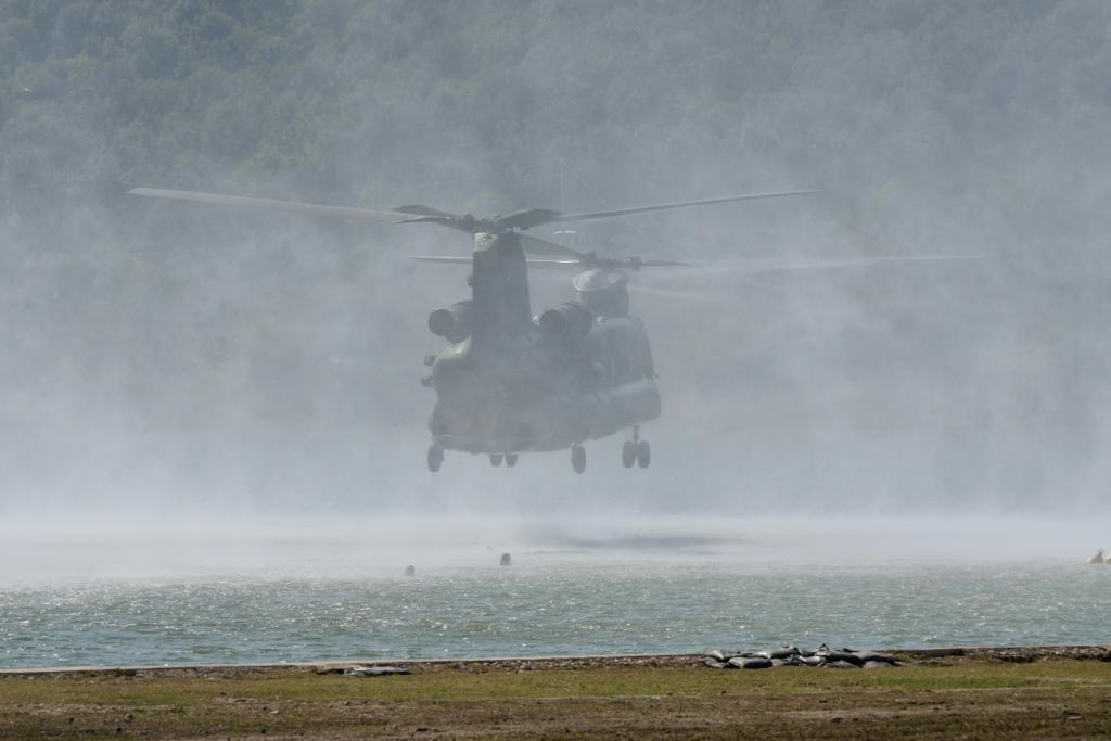 Galleria Michele Emiliano all’esercitazione militare “Leone Alato 23” a Cagnano Varano alla presenza del Presidente della Repubblica Mattarella e del ministro Crosetto - Diapositiva 11 di 22