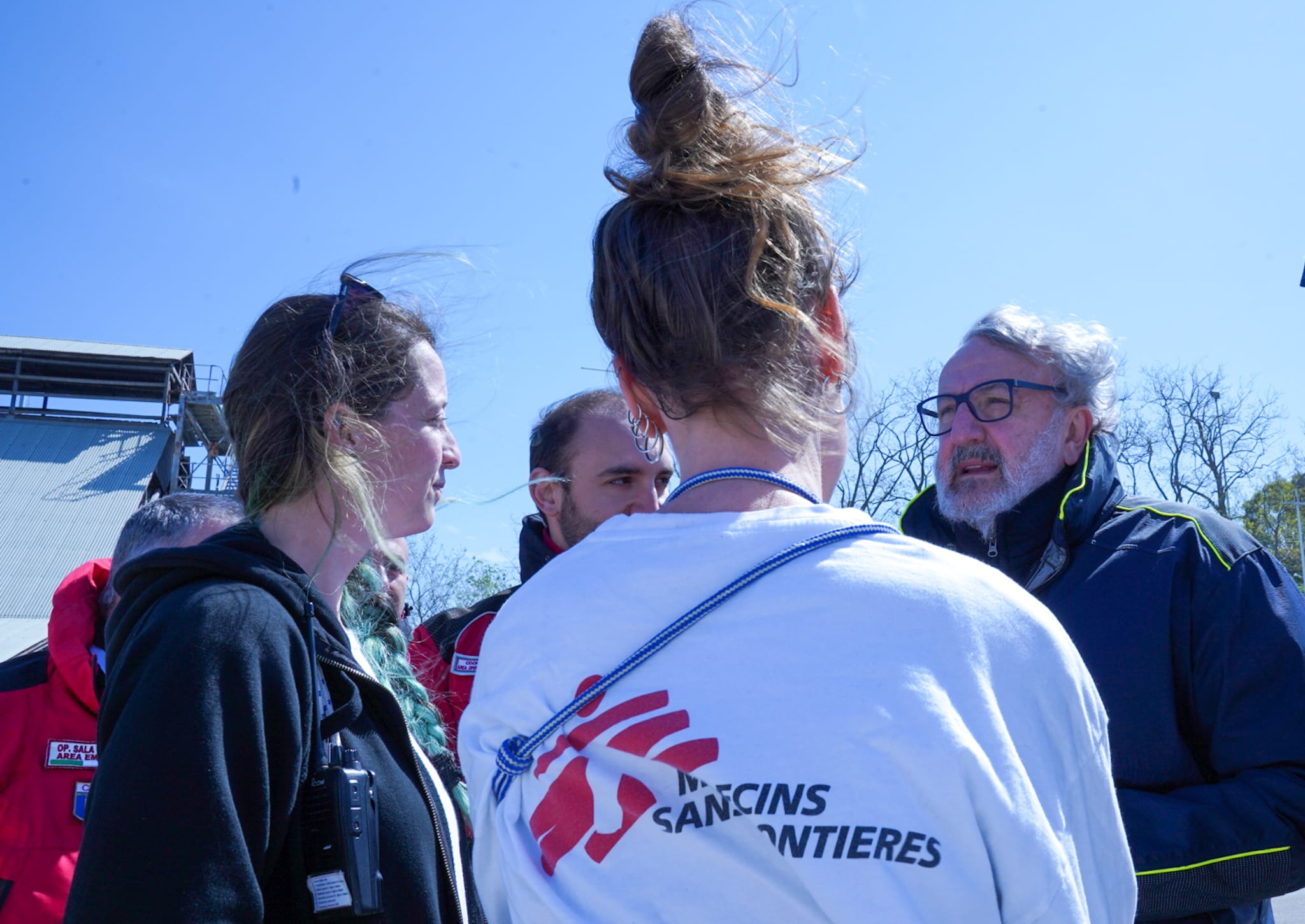 Galleria Emiliano a Brindisi per accogliere la nave di Medici Senza Frontiere con 339 persone salvate al largo di Malta - Diapositiva 23 di 34