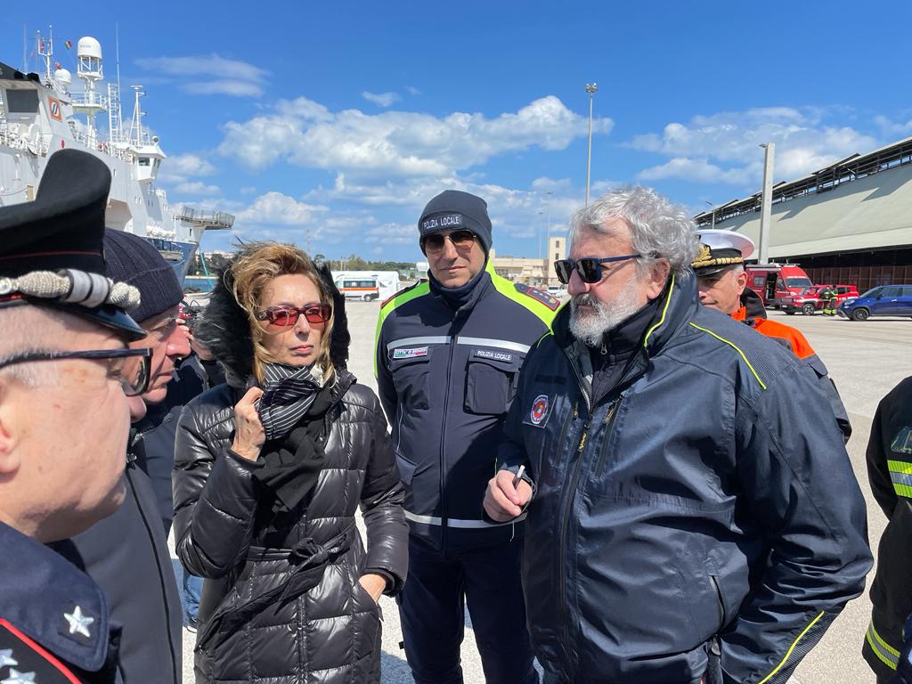 Galleria Emiliano a Brindisi per accogliere la nave di Medici Senza Frontiere con 339 persone salvate al largo di Malta - Diapositiva 28 di 34